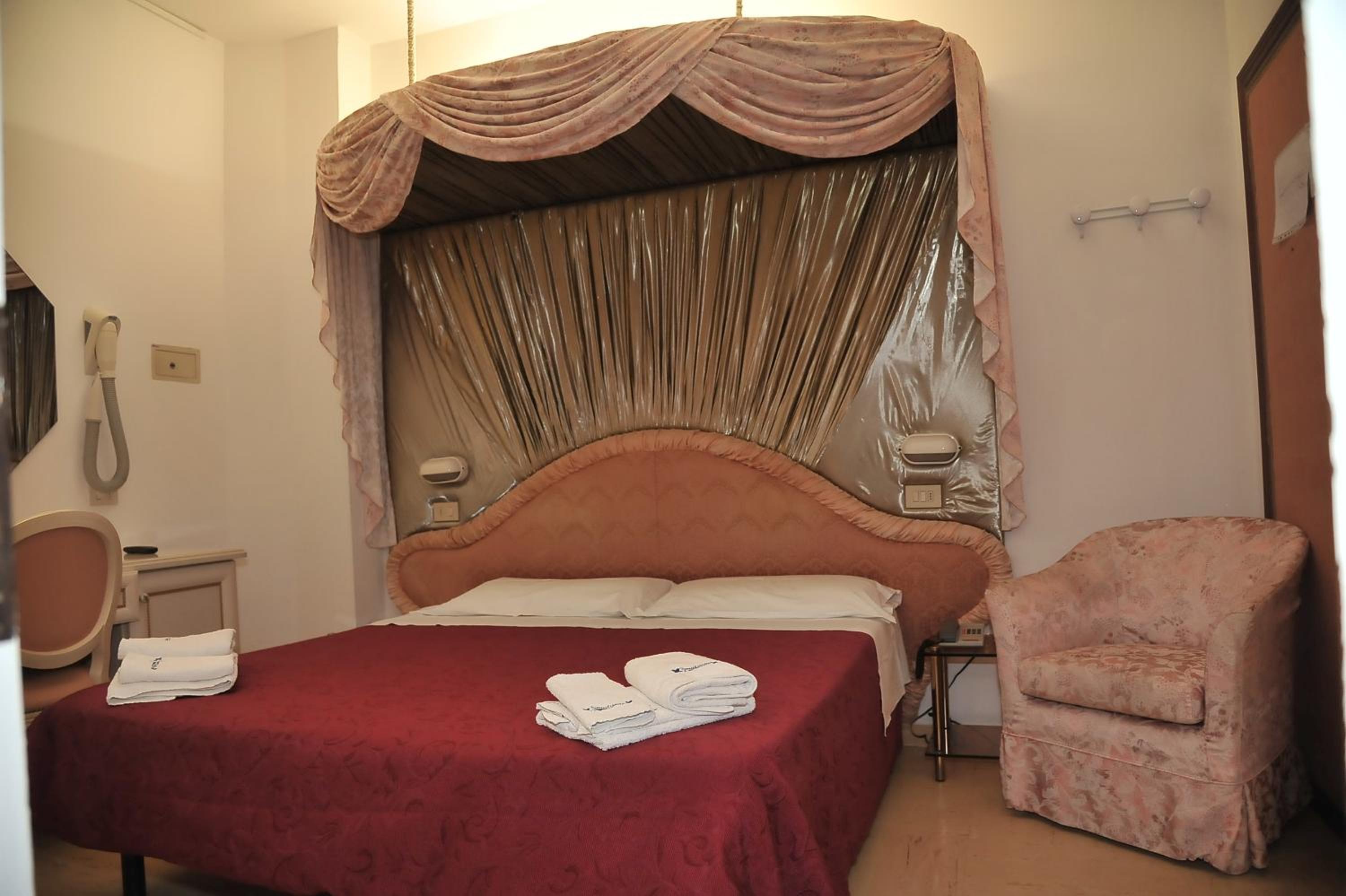 Economy Double Room photo 1