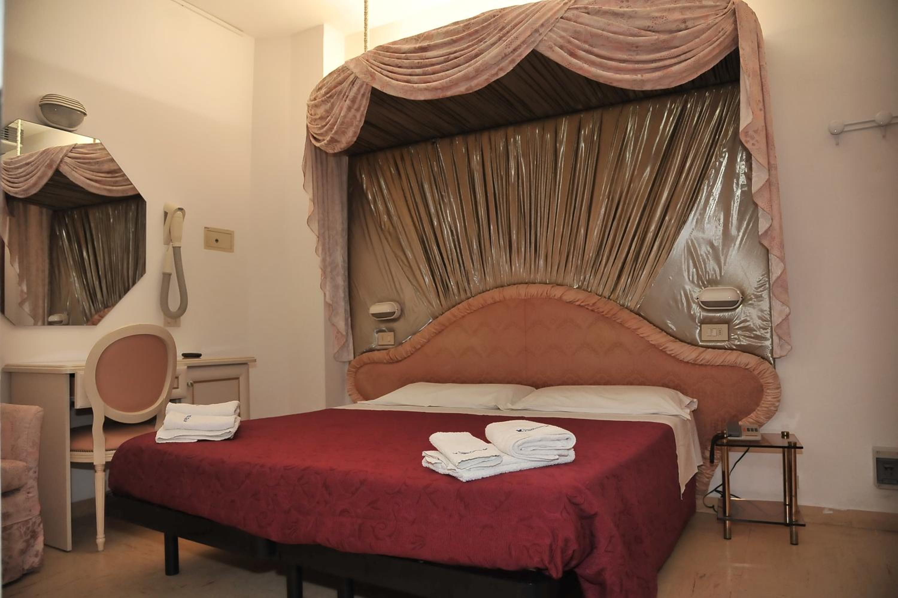 Economy Double Room photo 3