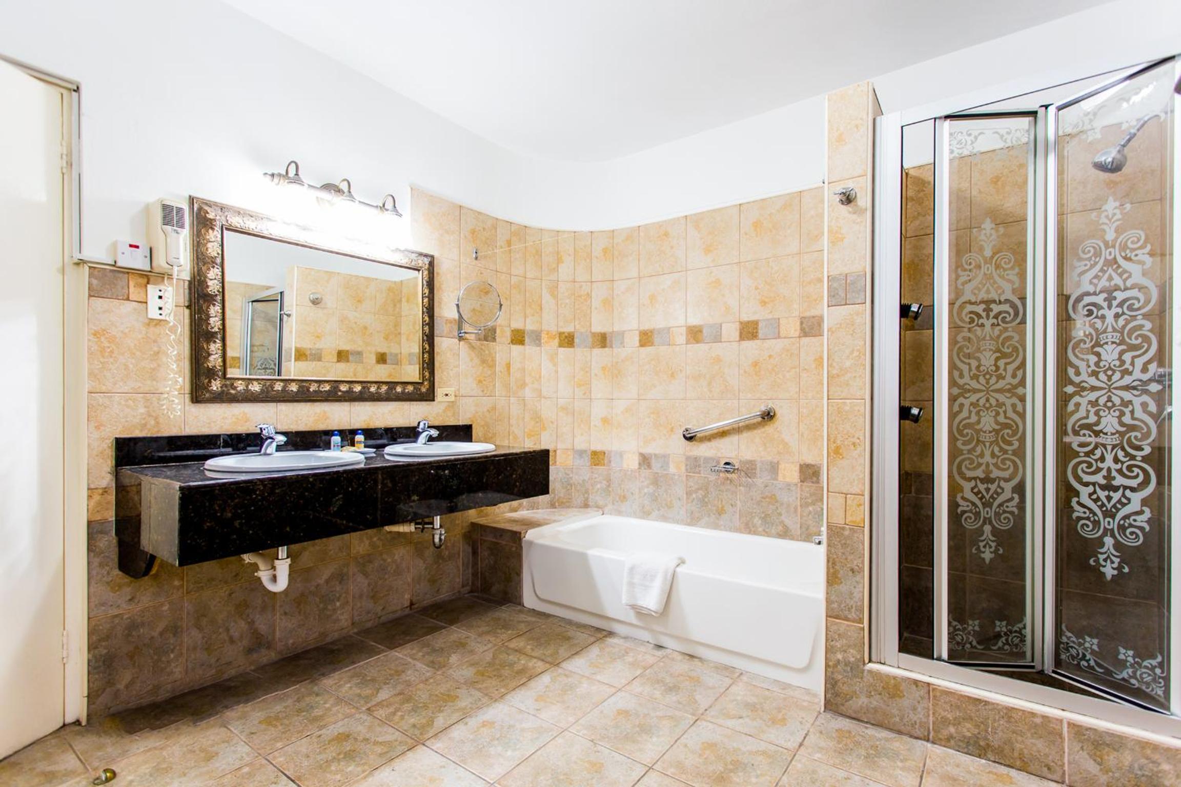 Luxury Suite photo 3