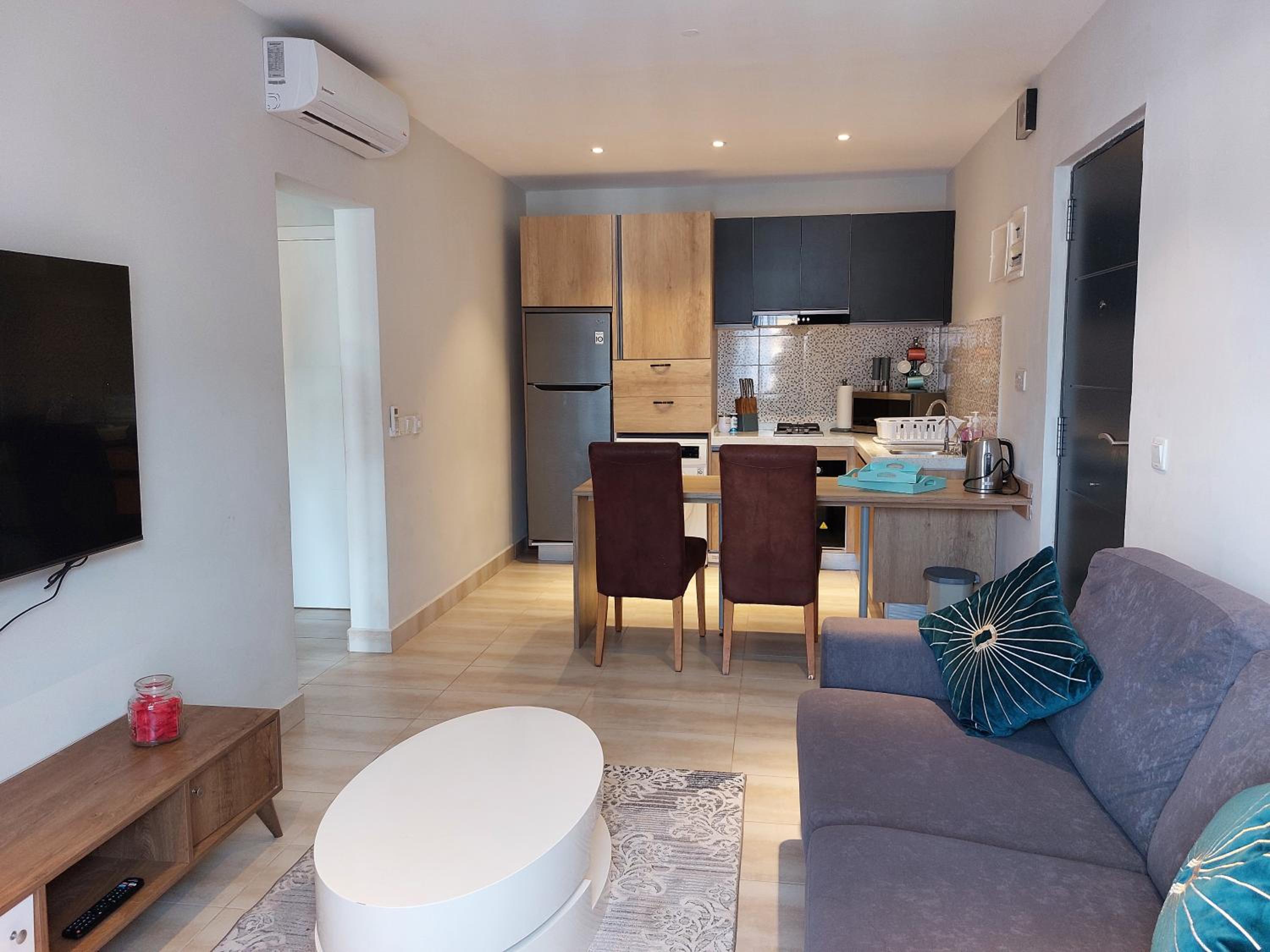 One-Bedroom Apartment with Pool View photo 3