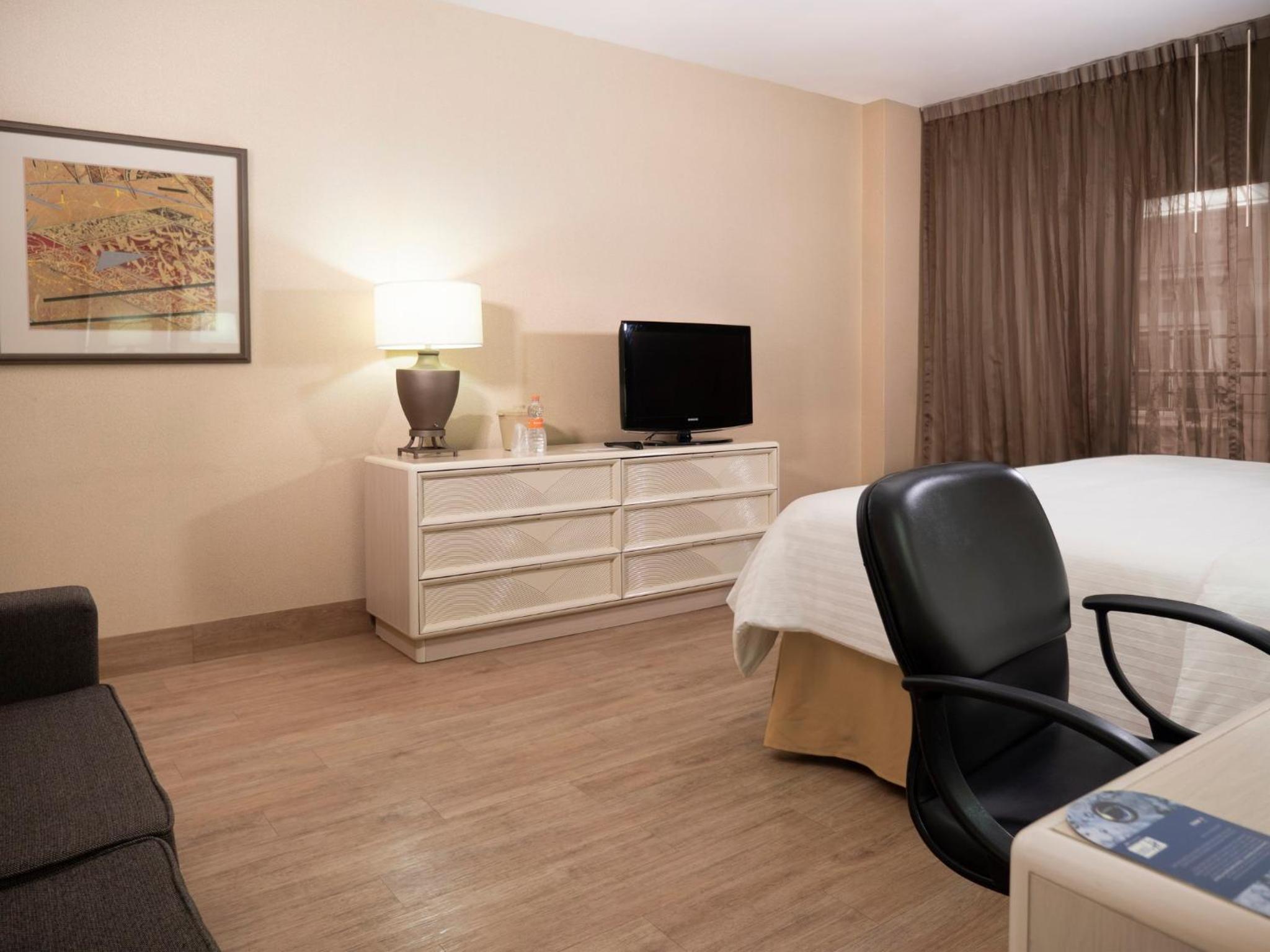 Two-Bedroom Suite - Photo 2