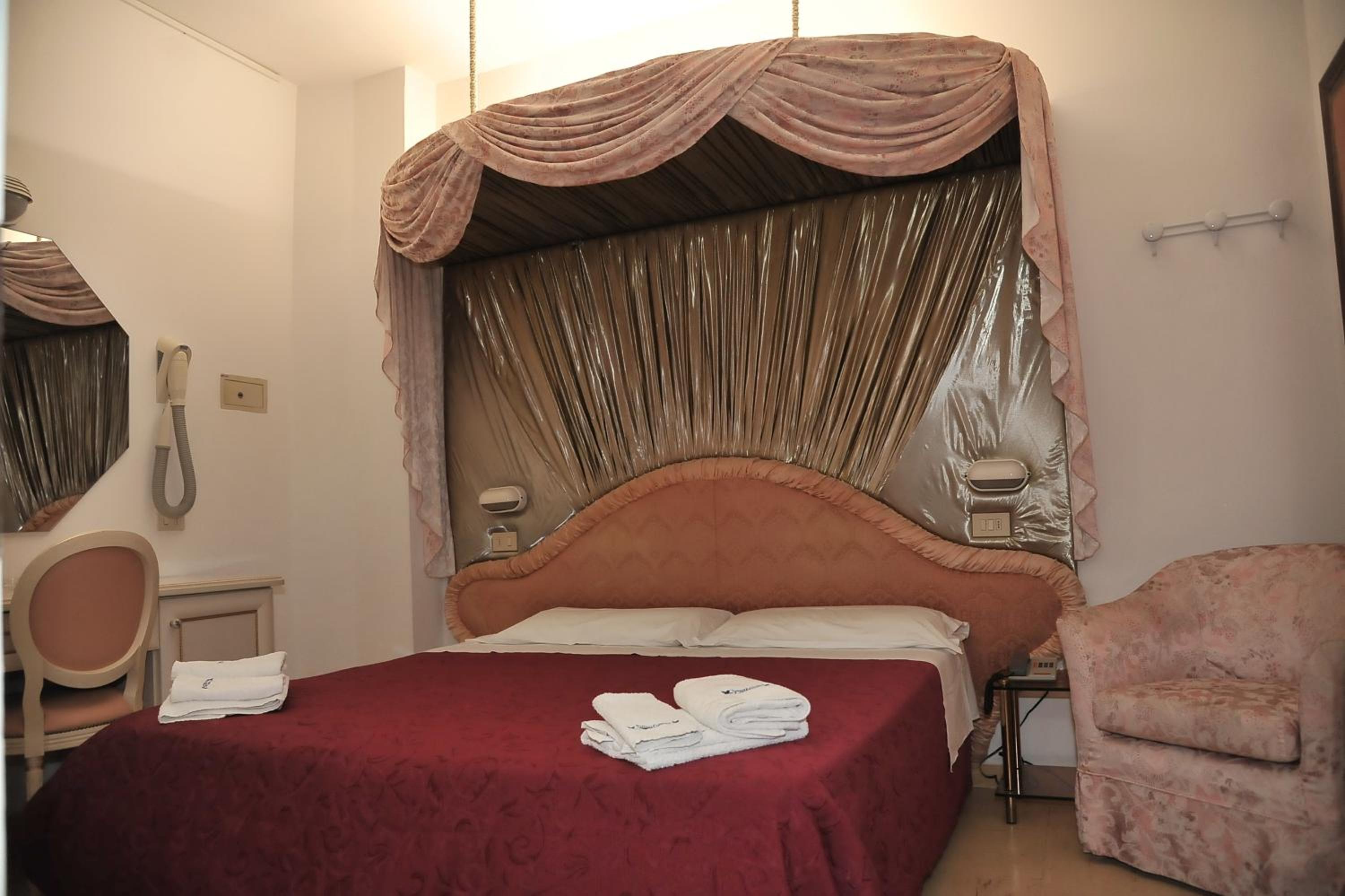 Double or Twin Room photo 3