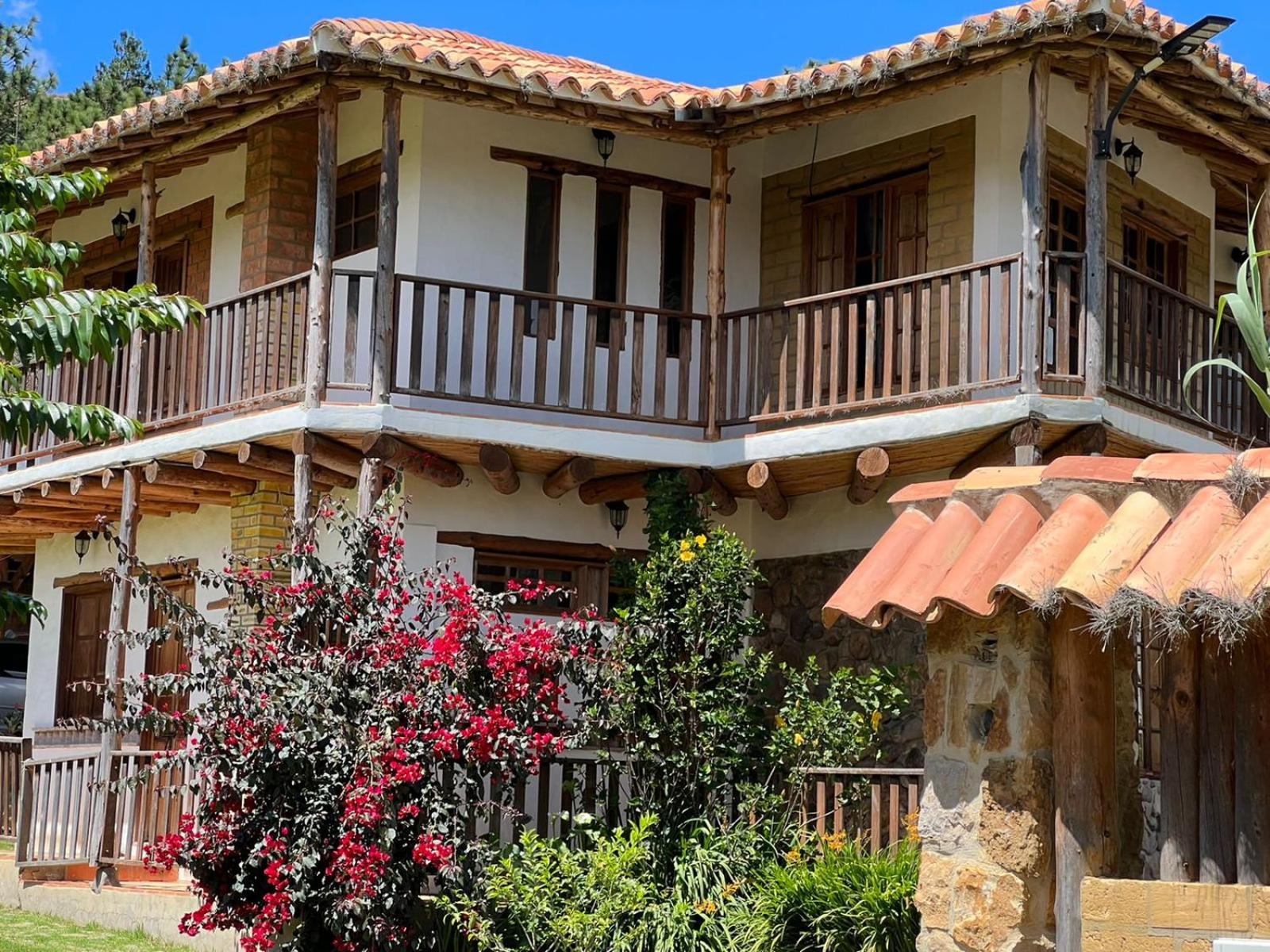 Five-Bedroom House photo 2