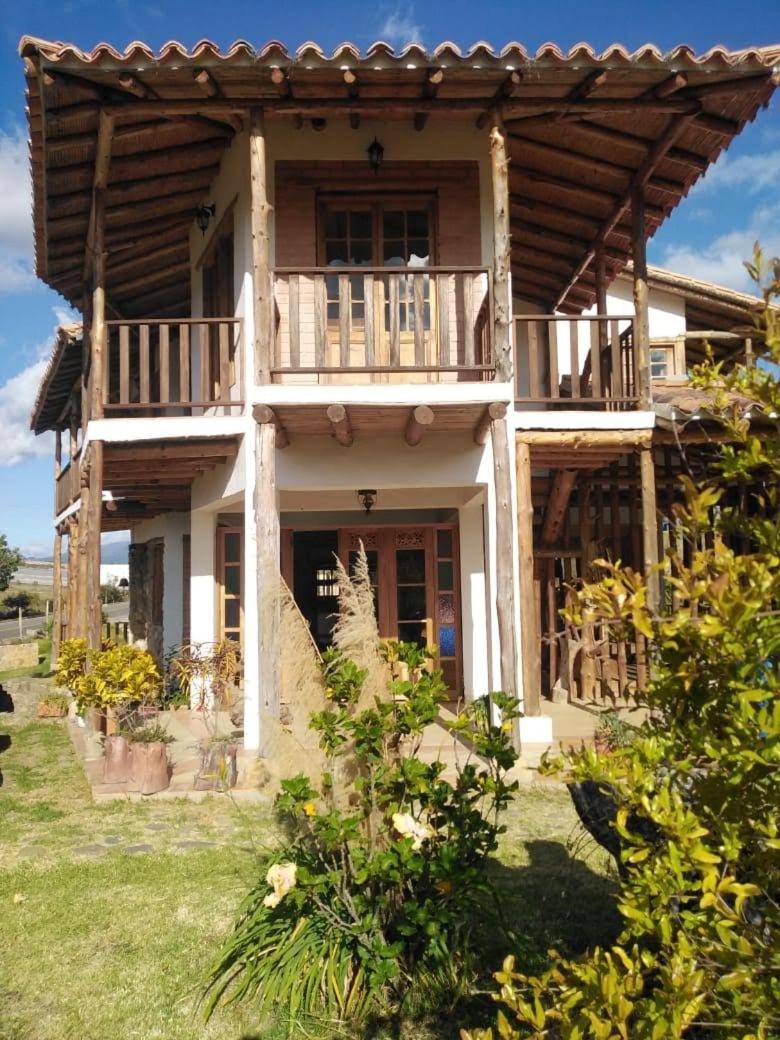 Five-Bedroom House photo 3