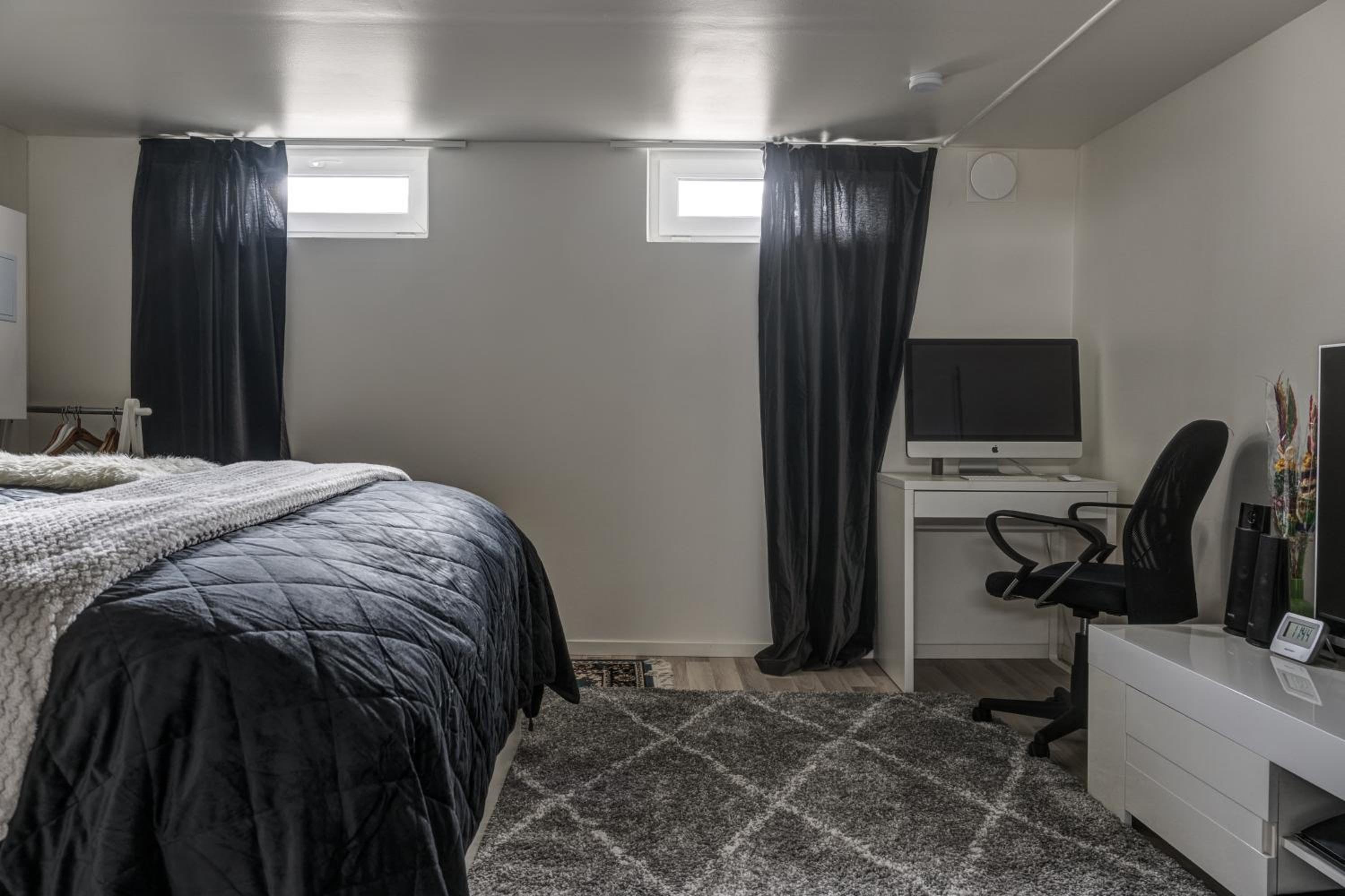One-Bedroom Apartment photo 1