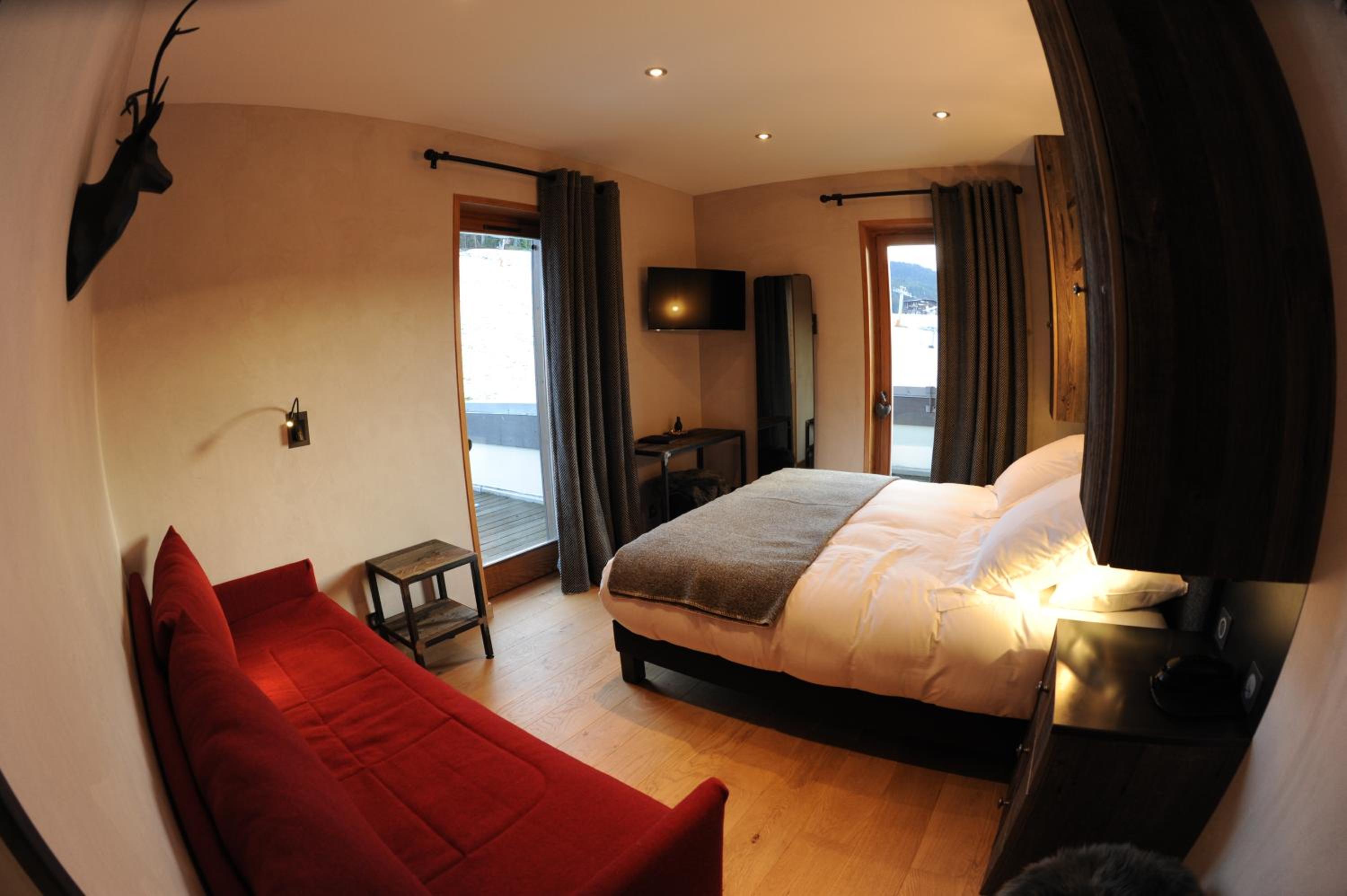 Superior Triple Room (2 Adults + 1 Child) - Photo 3