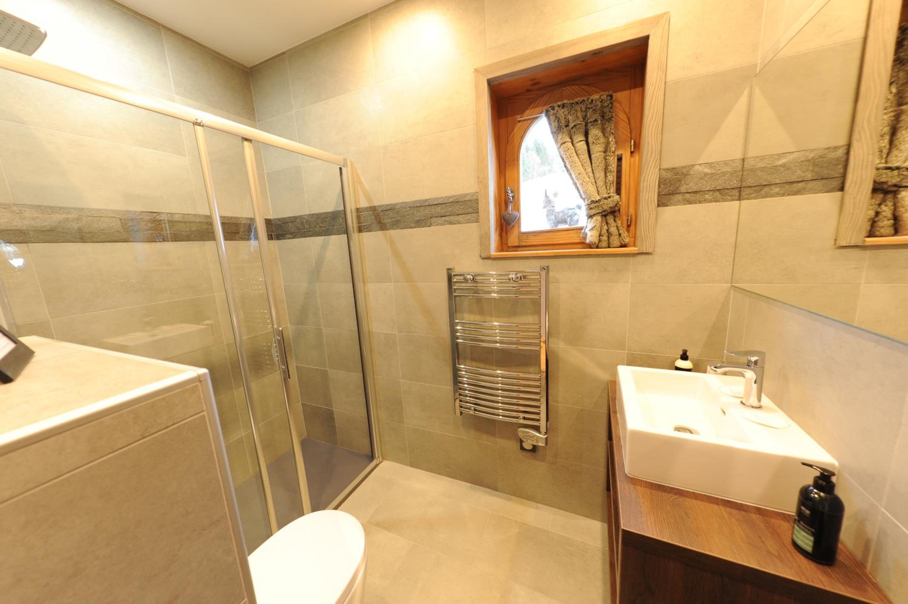 Superior Triple Room (2 Adults + 1 Child) - Photo 6