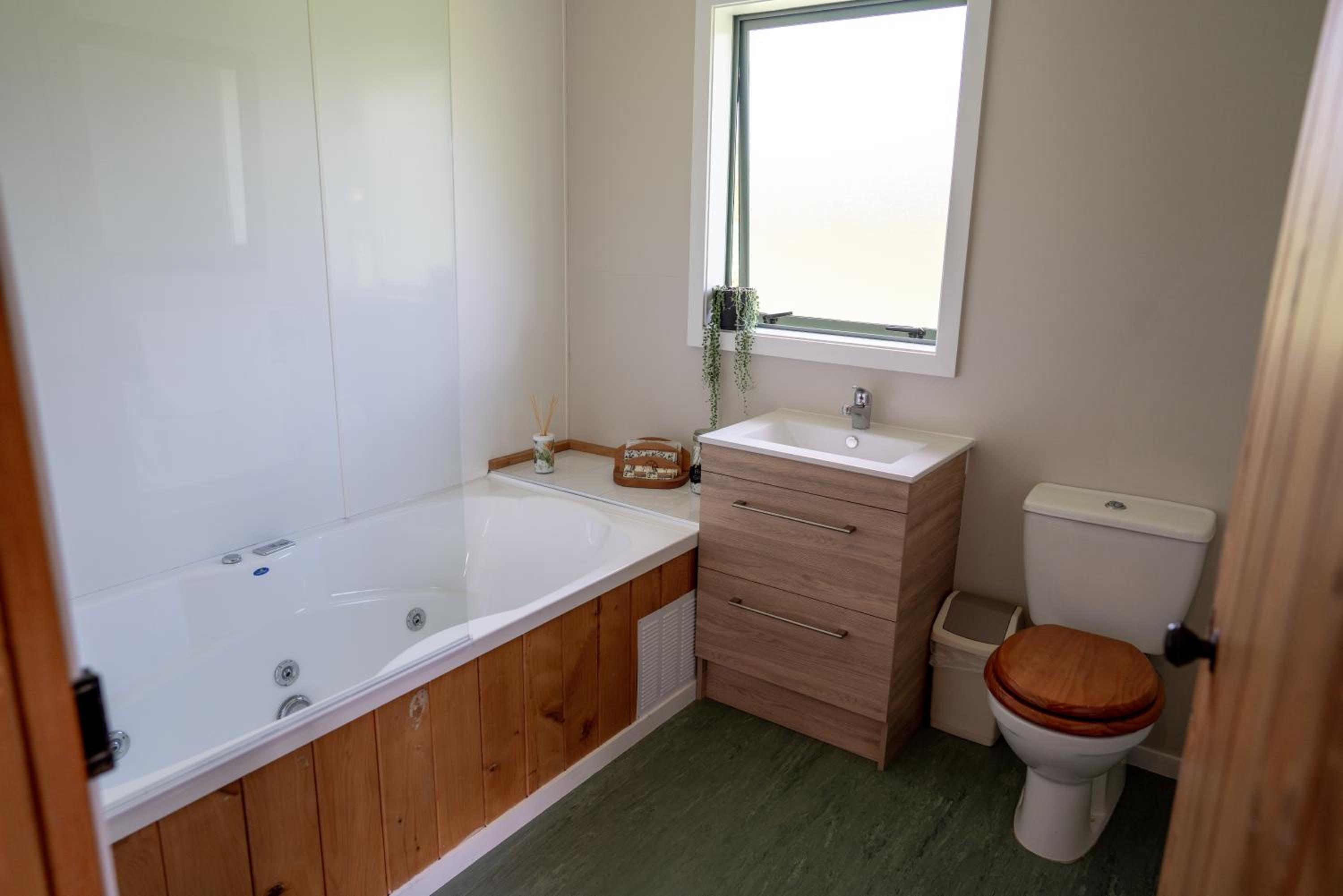 Double Room with Spa Bath - Photo 2