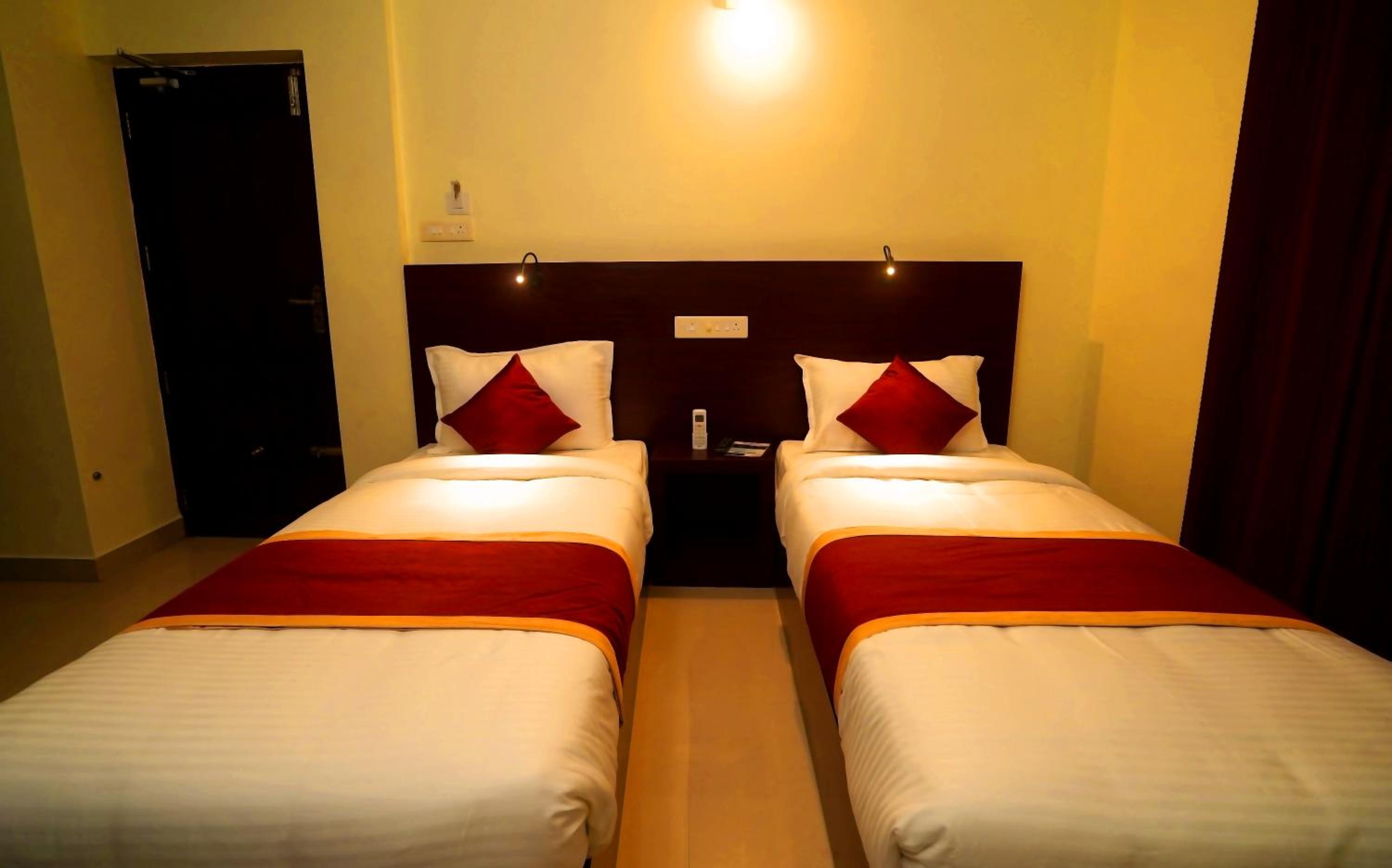 Superior Deluxe Double or Twin Room  - Photo 6