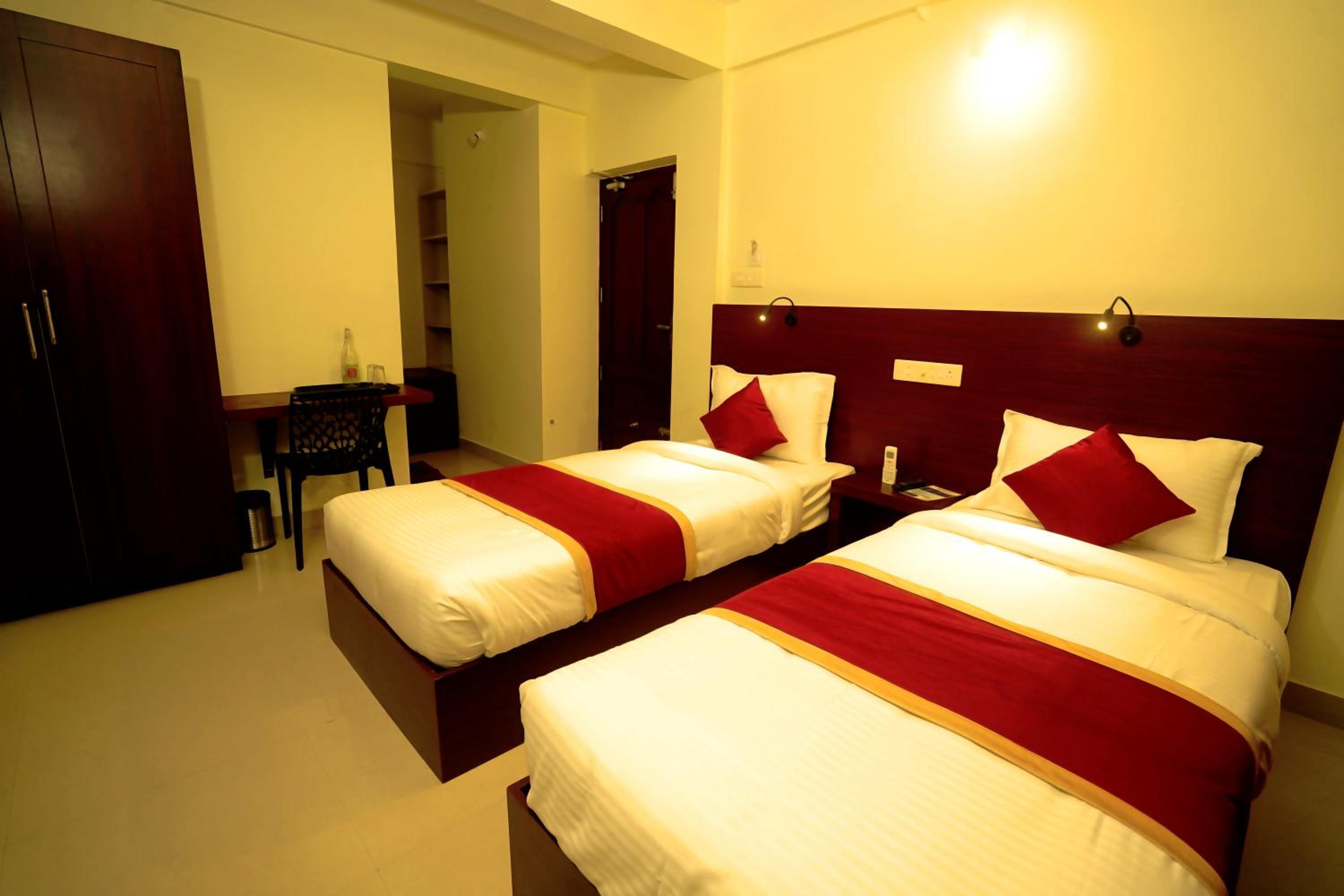 Superior Deluxe Double or Twin Room  - Photo 5