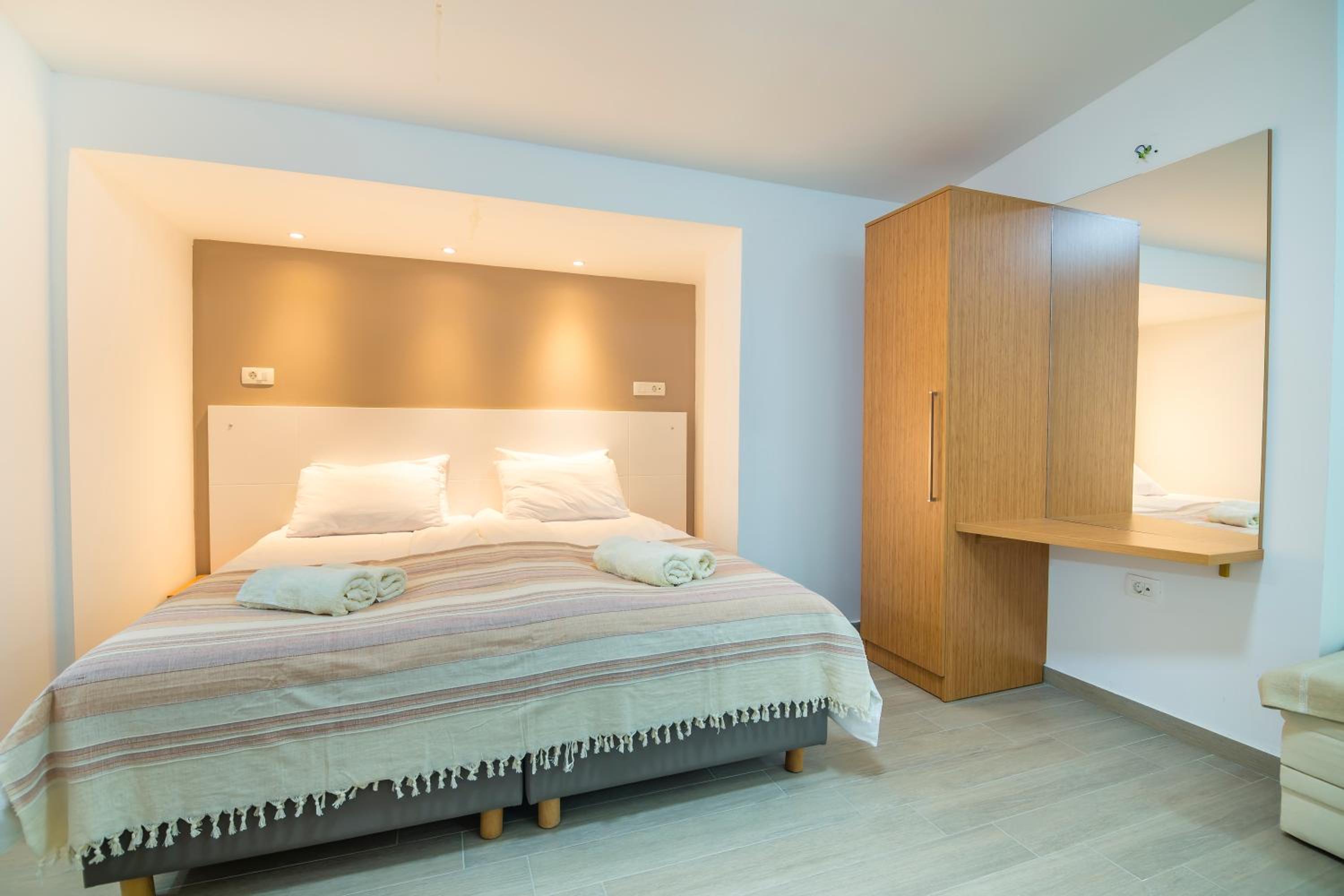Double Room - Photo 8
