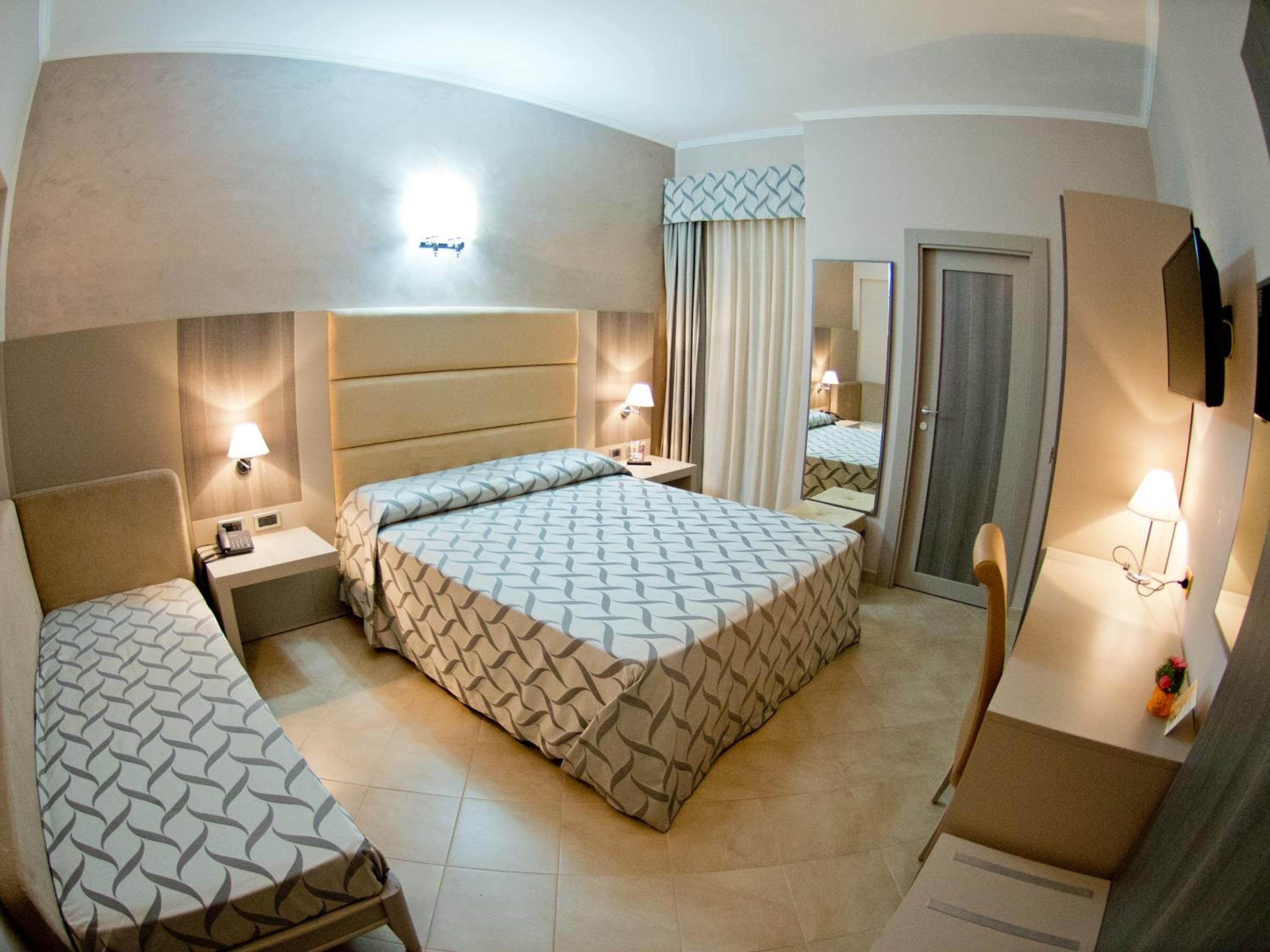 Standard Triple Room photo 3