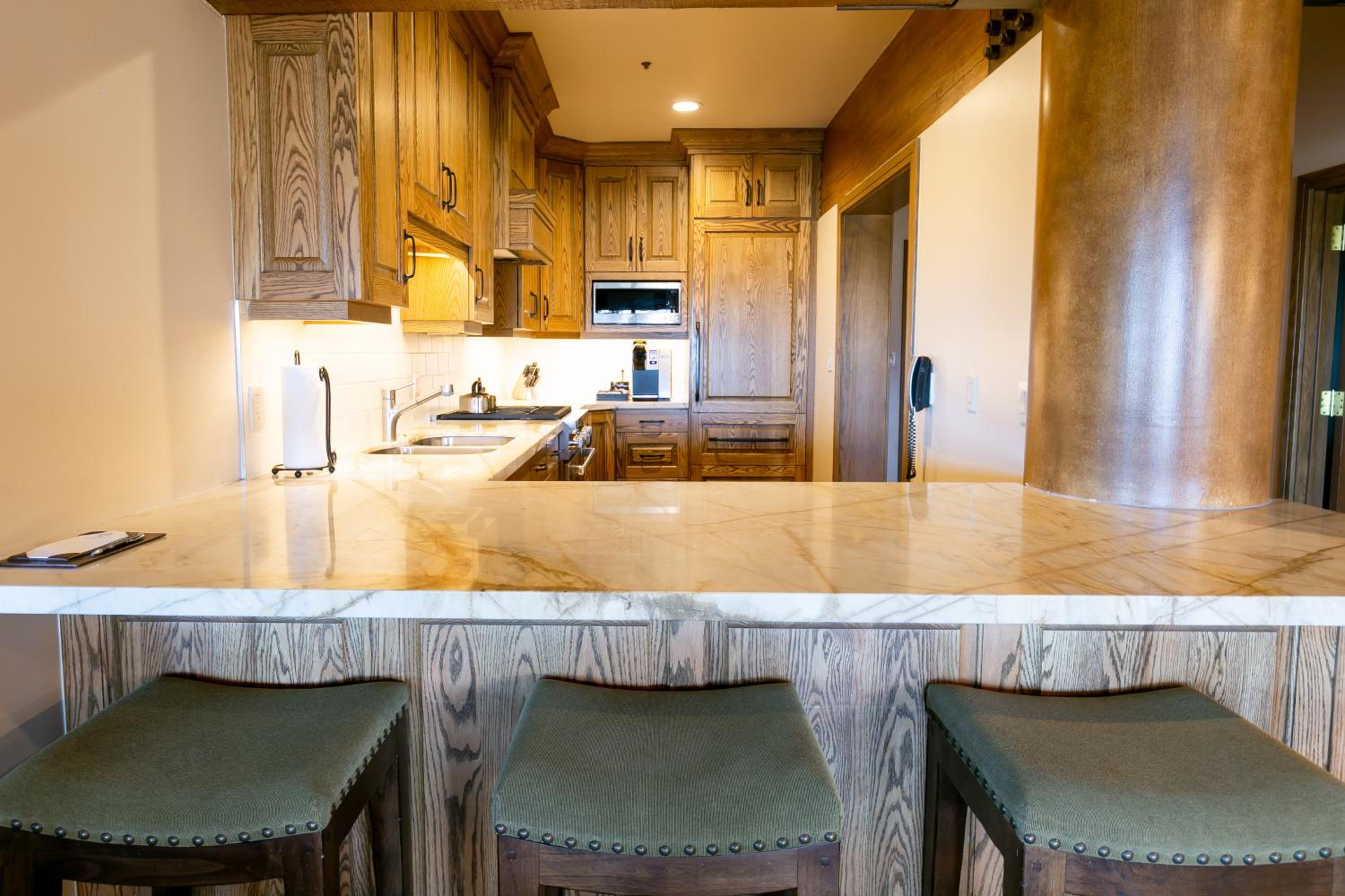 Two Bedroom Townhouse with Hot Tub - Photo 4