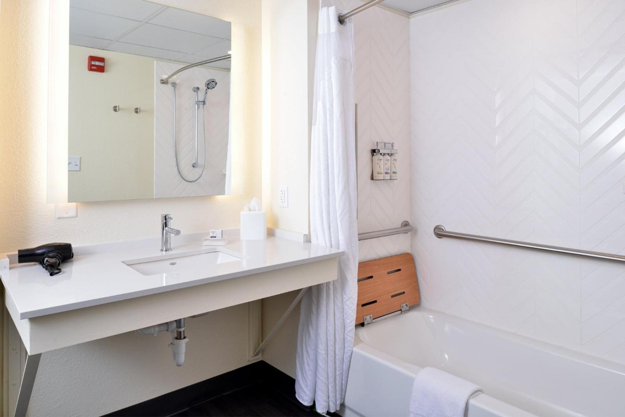 King Room - Disability Access - Photo 9