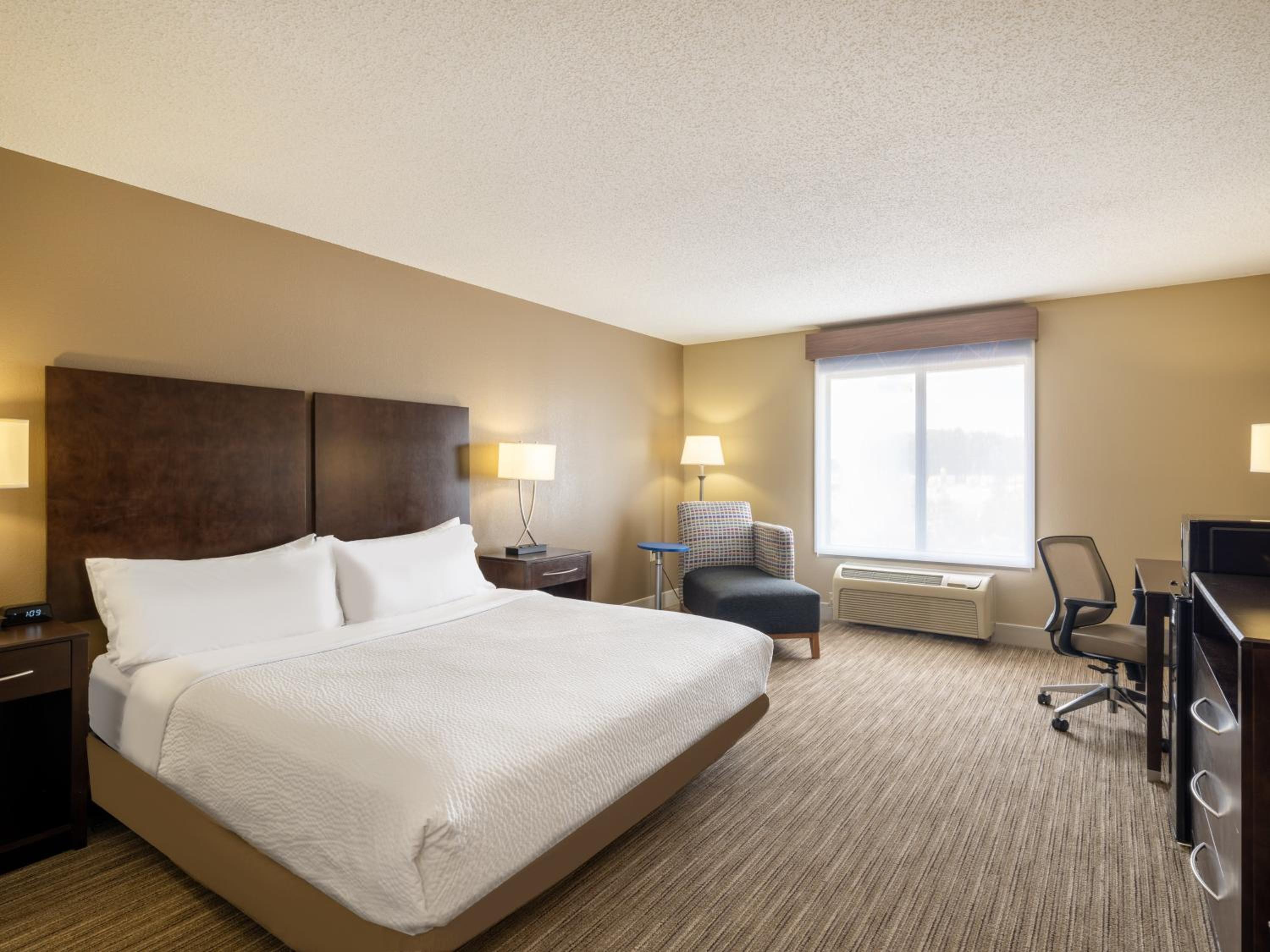 Standard King Room photo 3