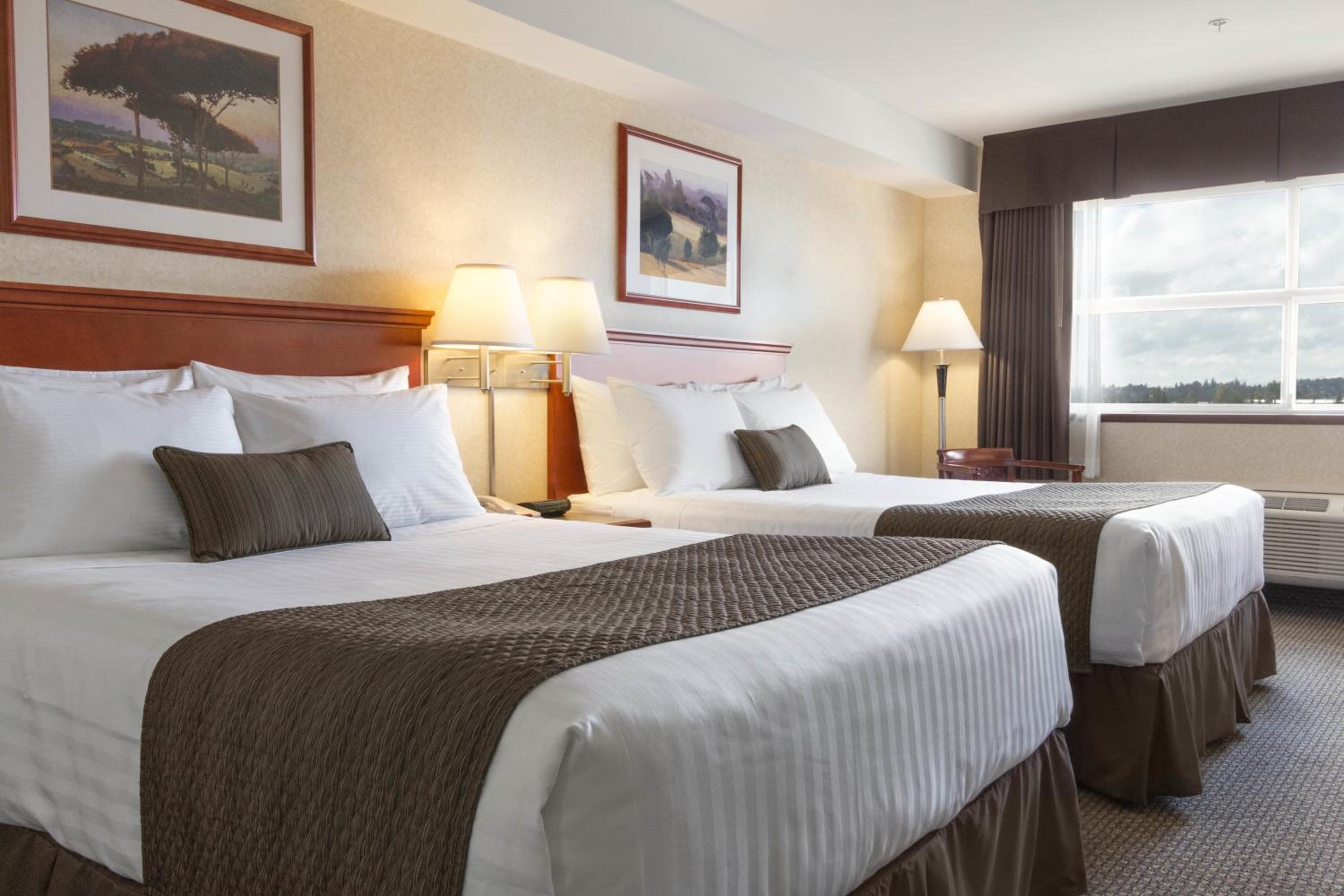 Queen Room with Two Queen Beds - Non-Smoking - Photo 1