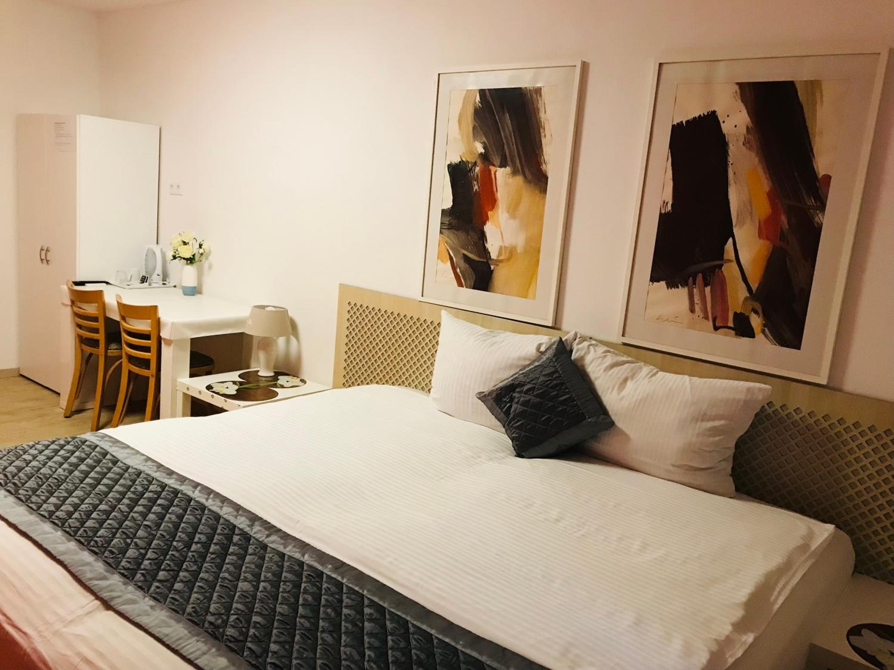 Deluxe Double or Twin Room with Garden View - Photo 1