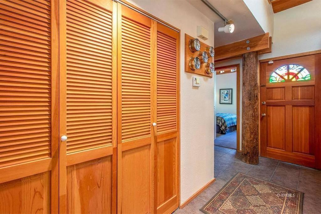 Three-Bedroom Chalet photo 2