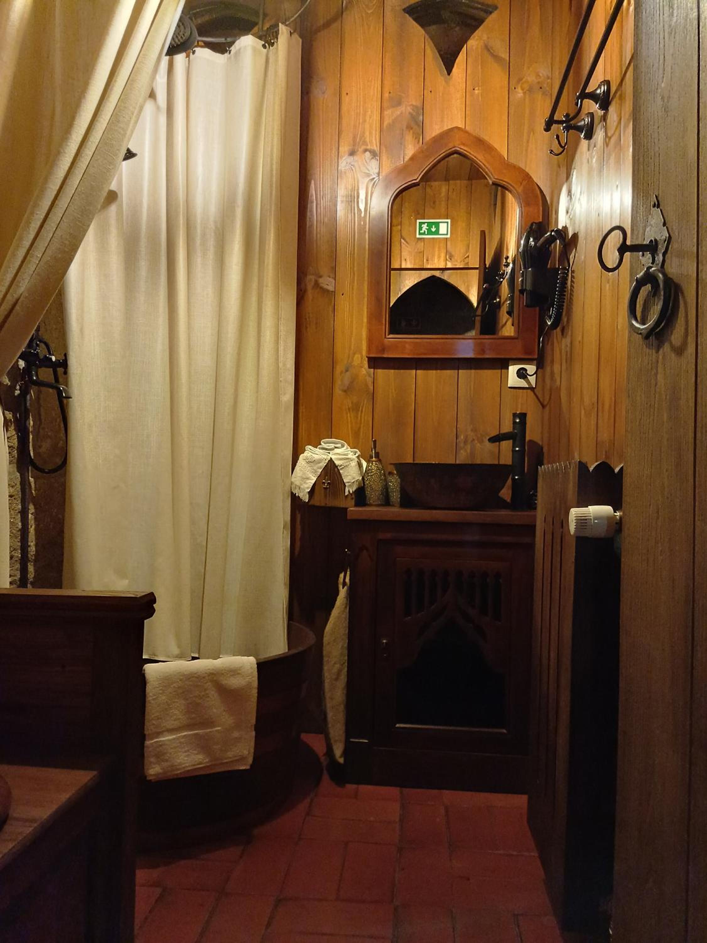 Double Room - Photo 16
