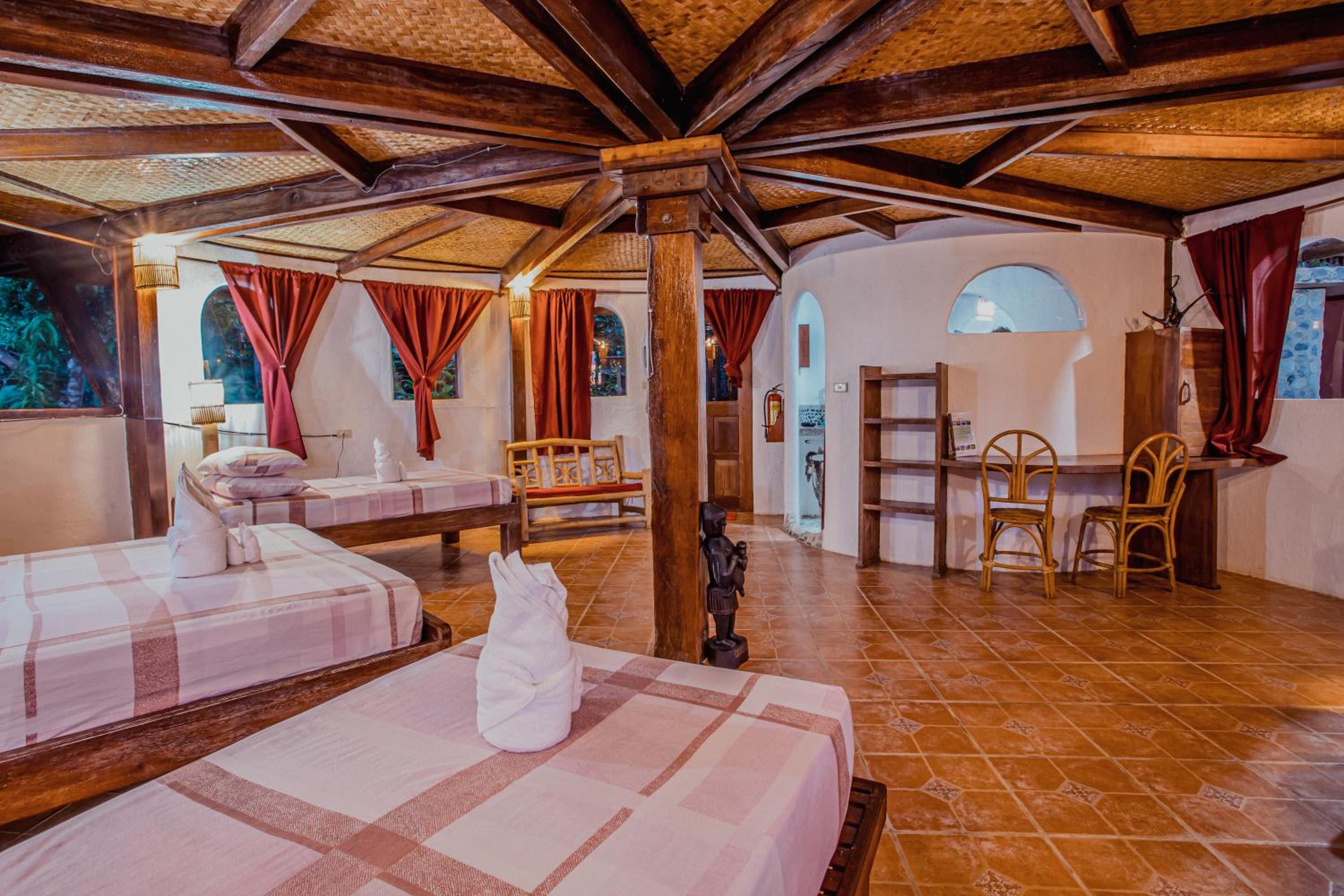 King Suite with Balcony - Photo 1