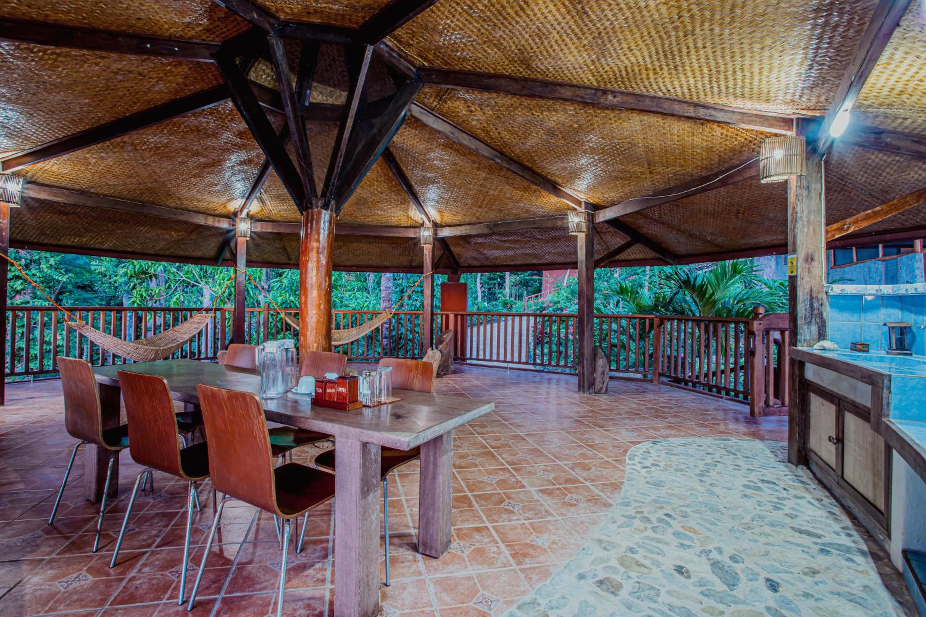 King Suite with Balcony - Photo 2
