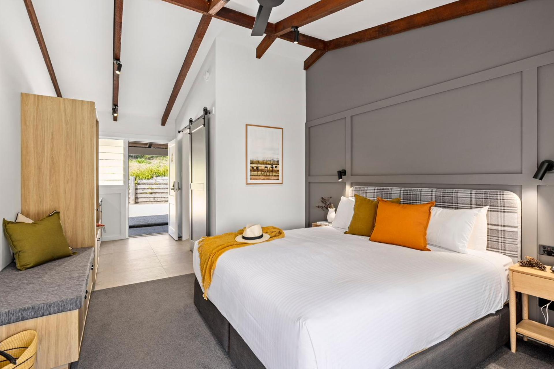 Deluxe King Room photo 1