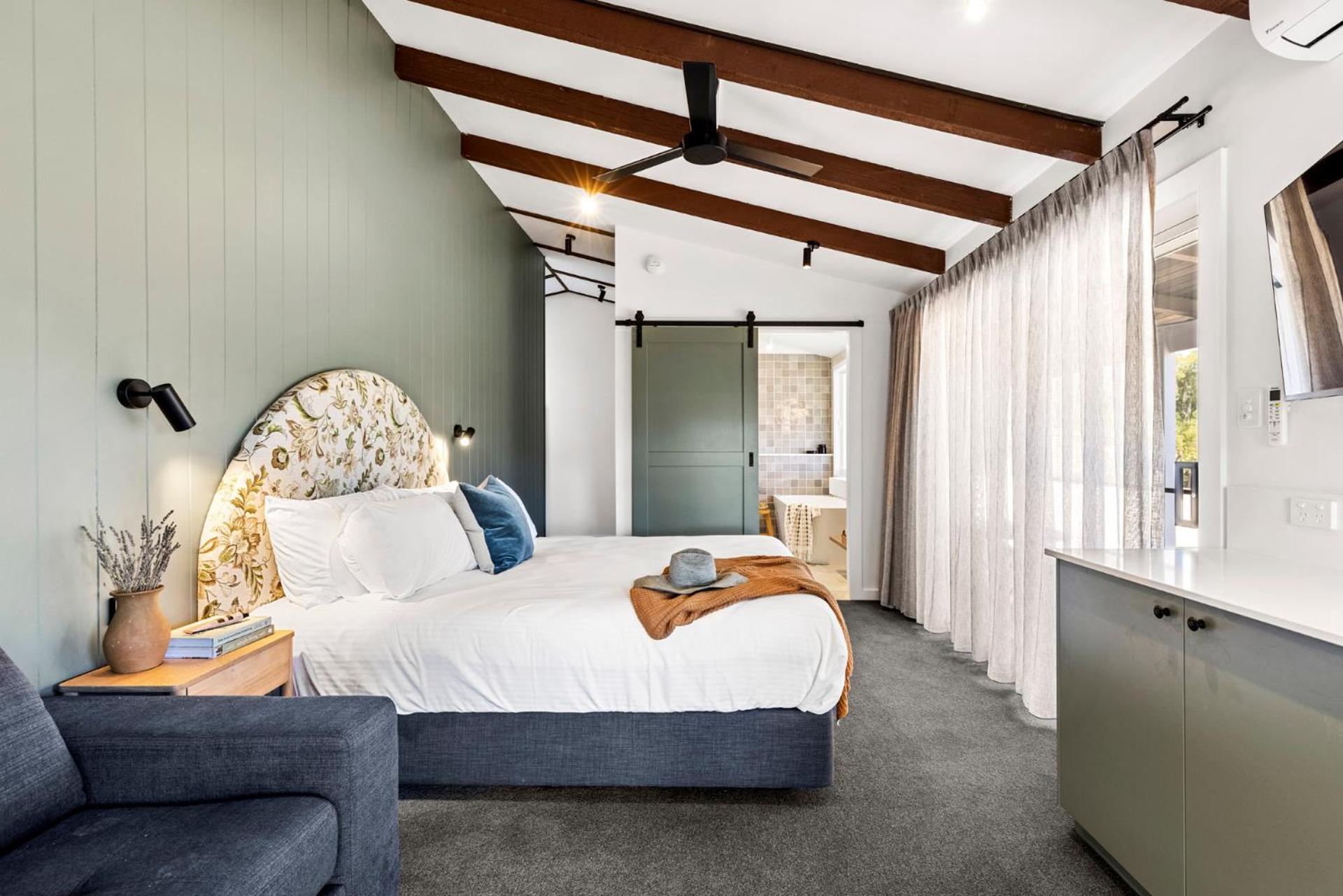 Superior King Suite photo 3
