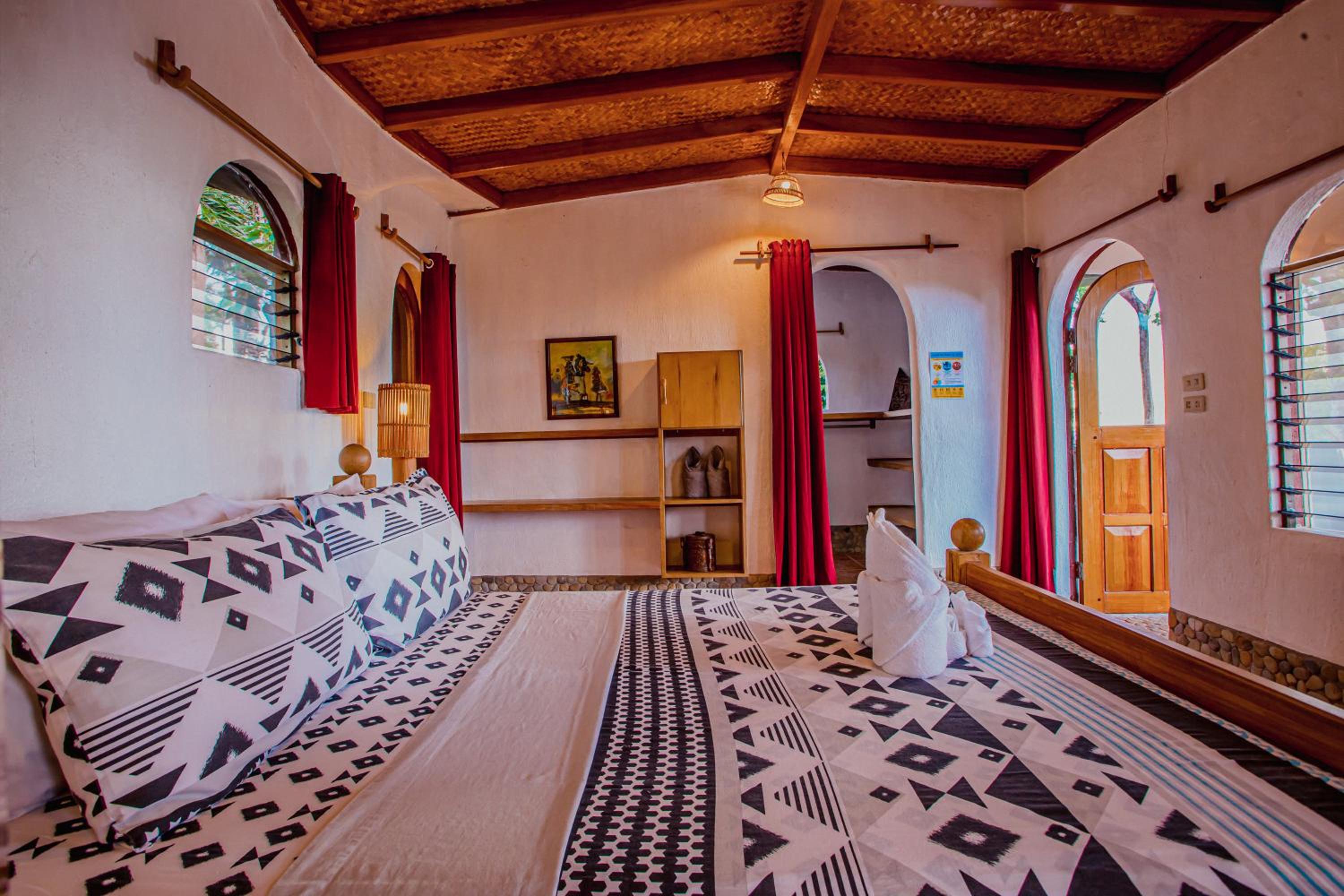 Deluxe Queen Suite - Photo 1
