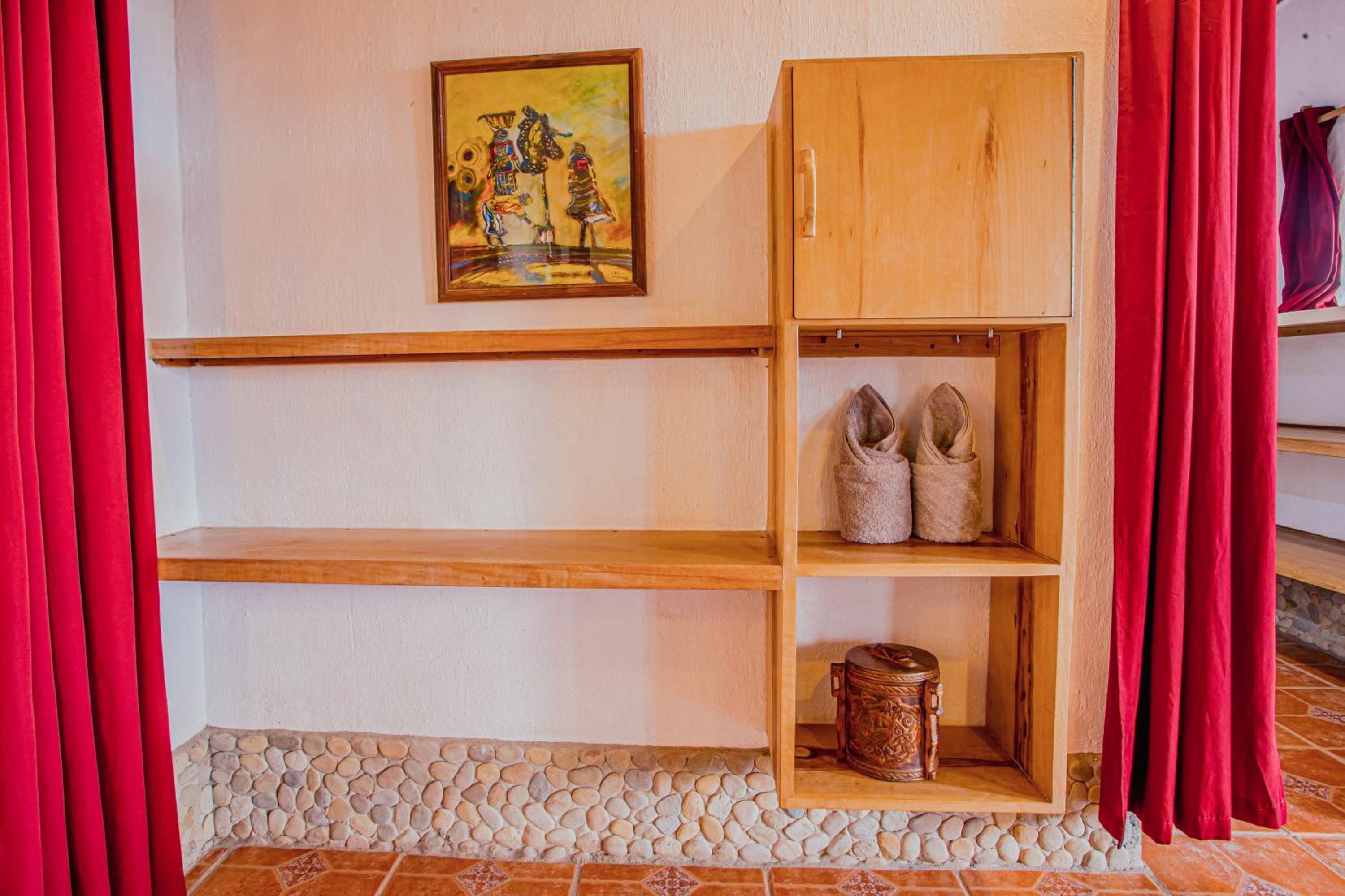Deluxe Queen Suite - Photo 5