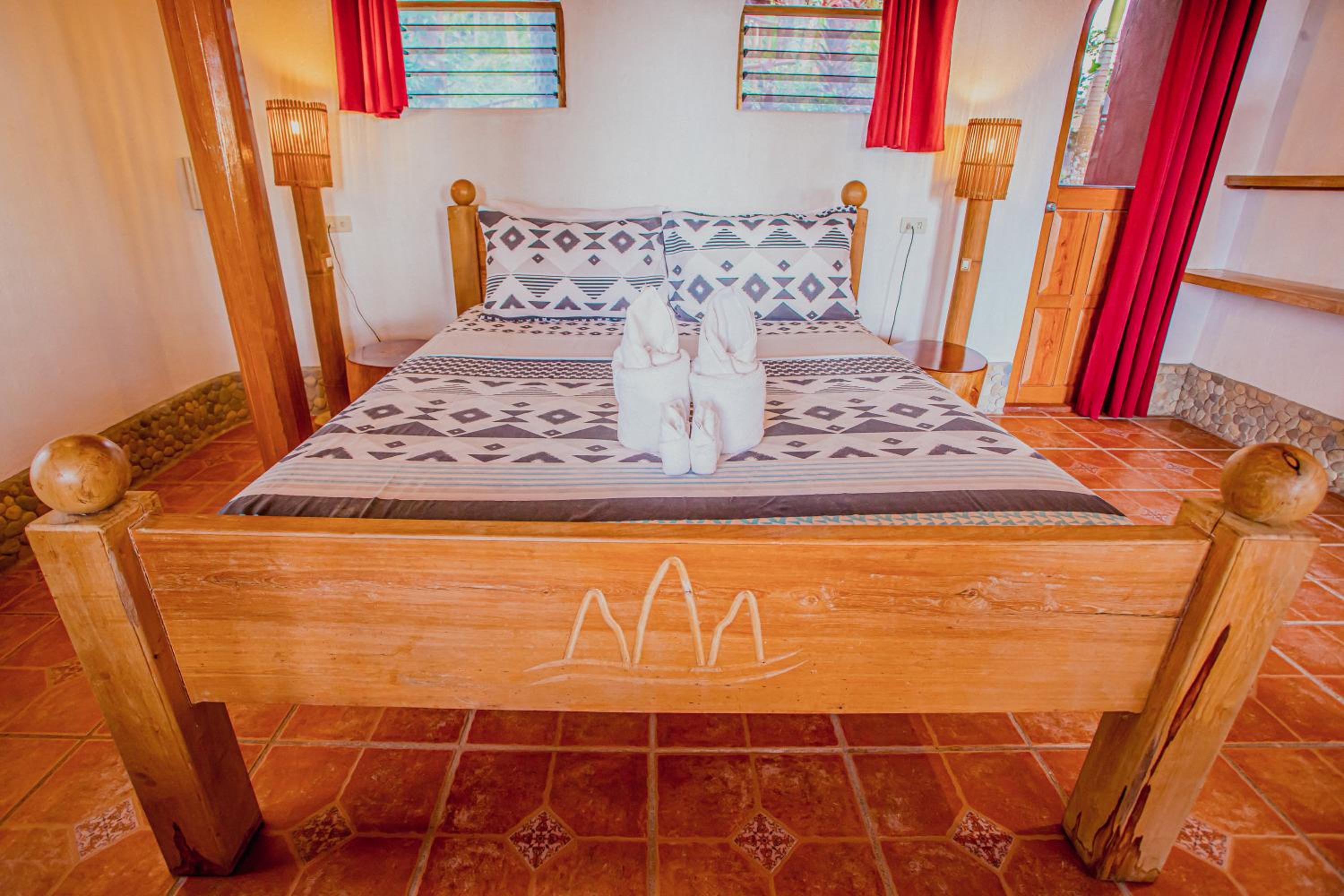 Deluxe Suite with Sea View - Photo 5
