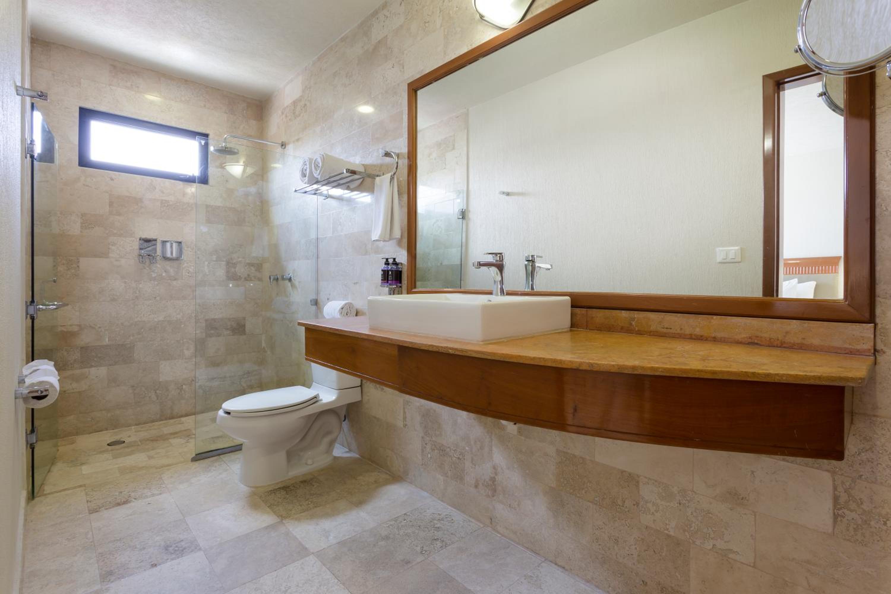 Deluxe King Room - Photo 4