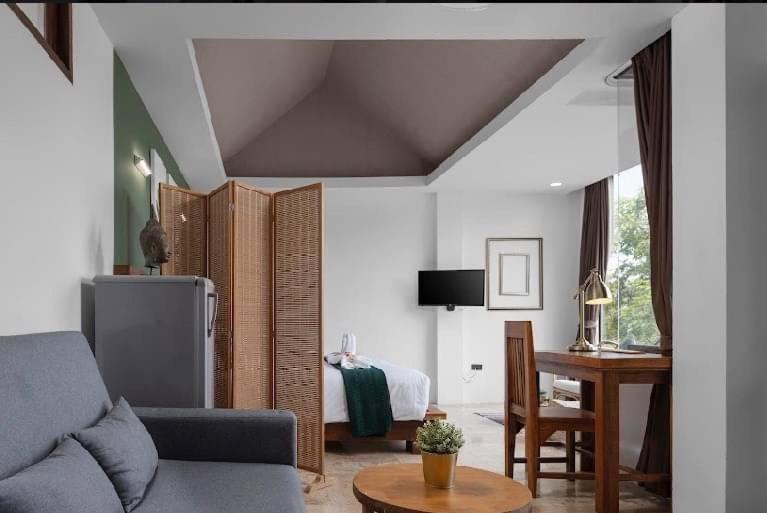 Triple Room with Lake View - Photo 3