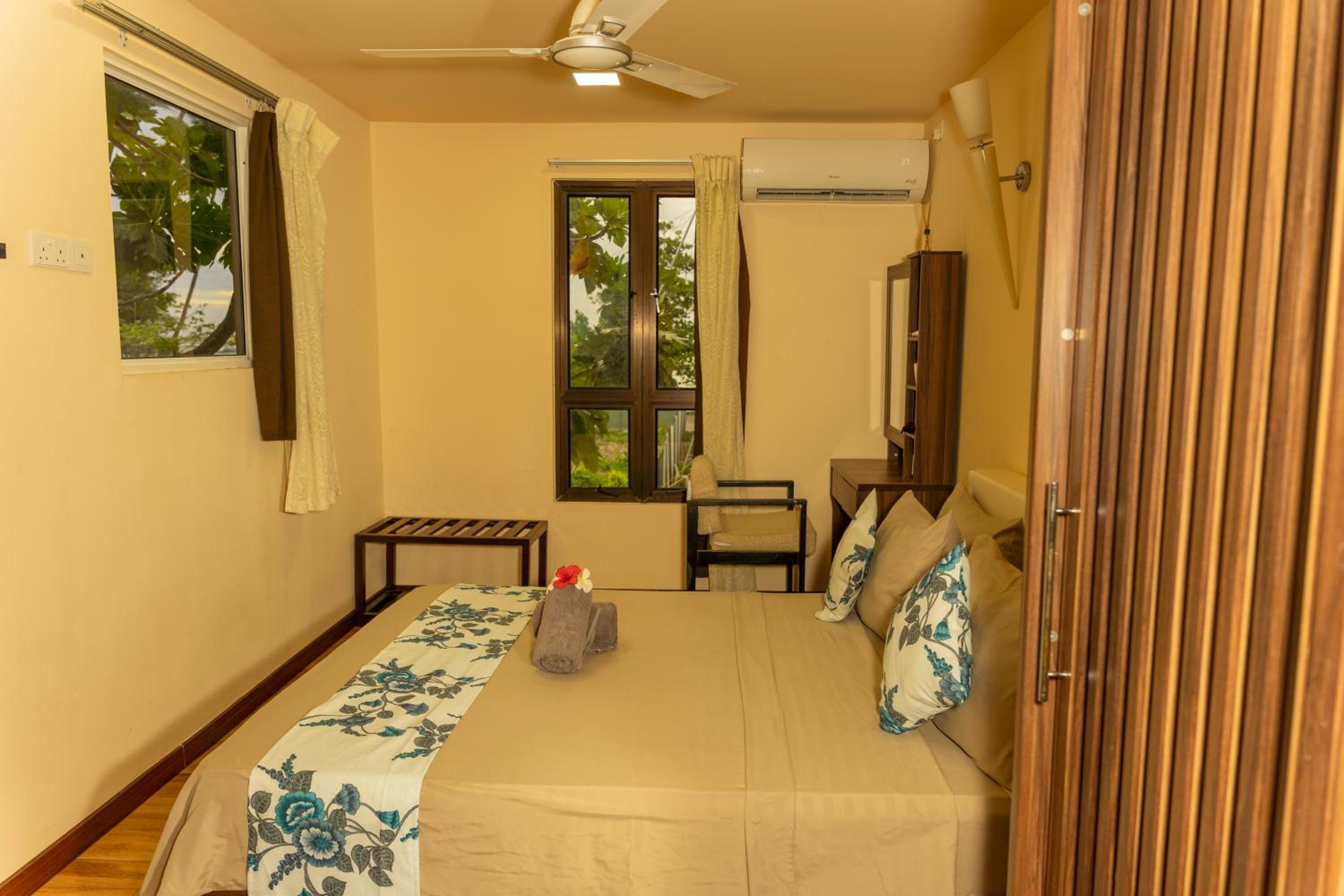 Deluxe Room - Photo 2