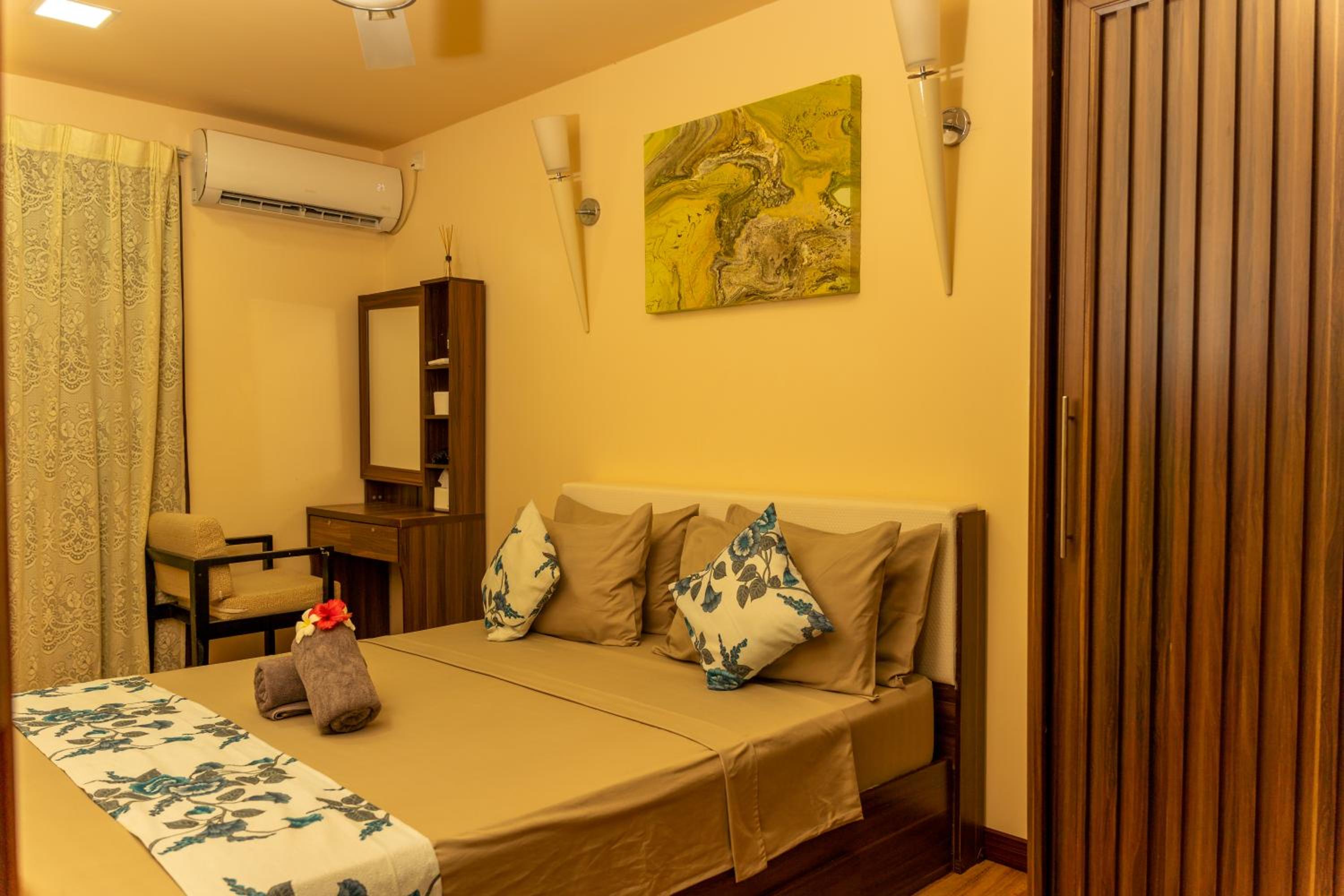 Deluxe Room - Photo 9
