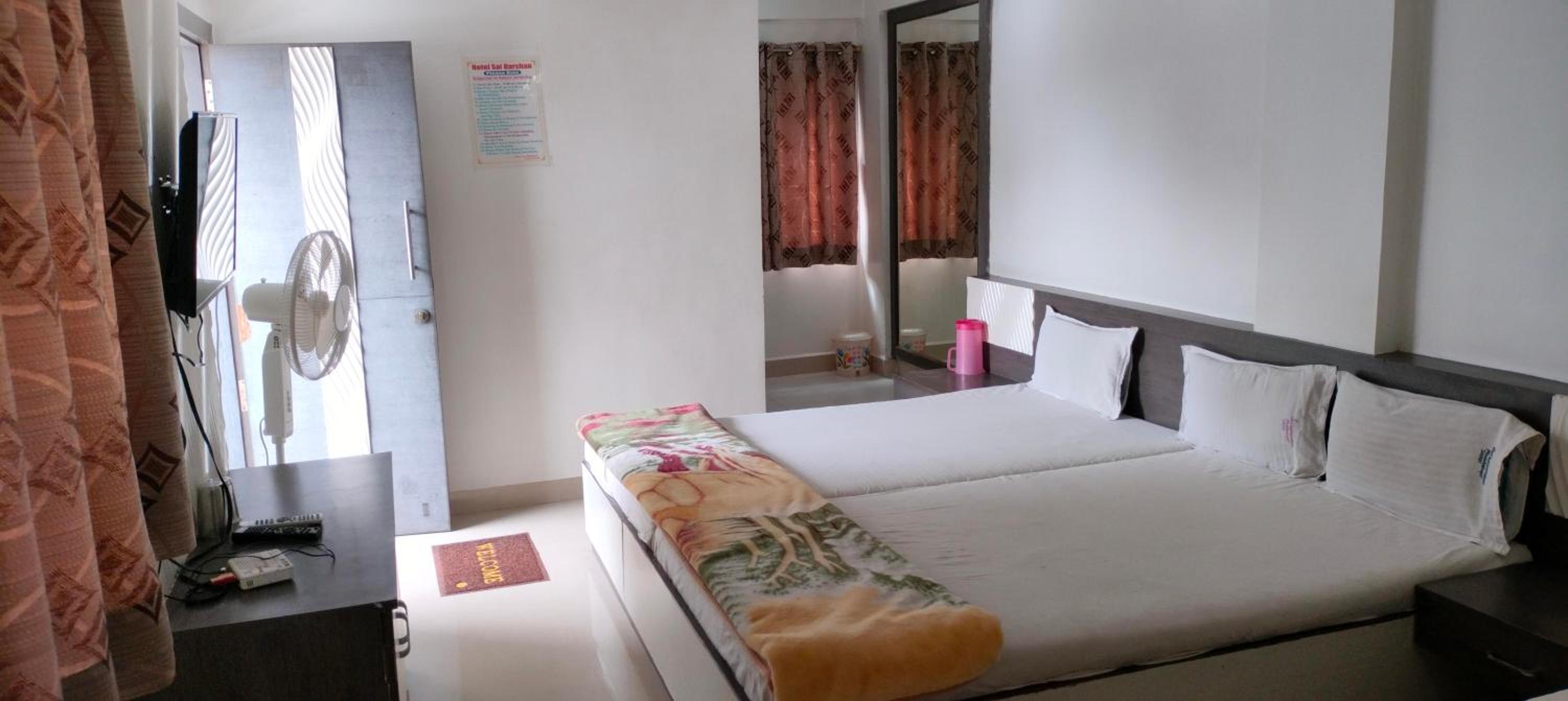 Deluxe King Room photo 1