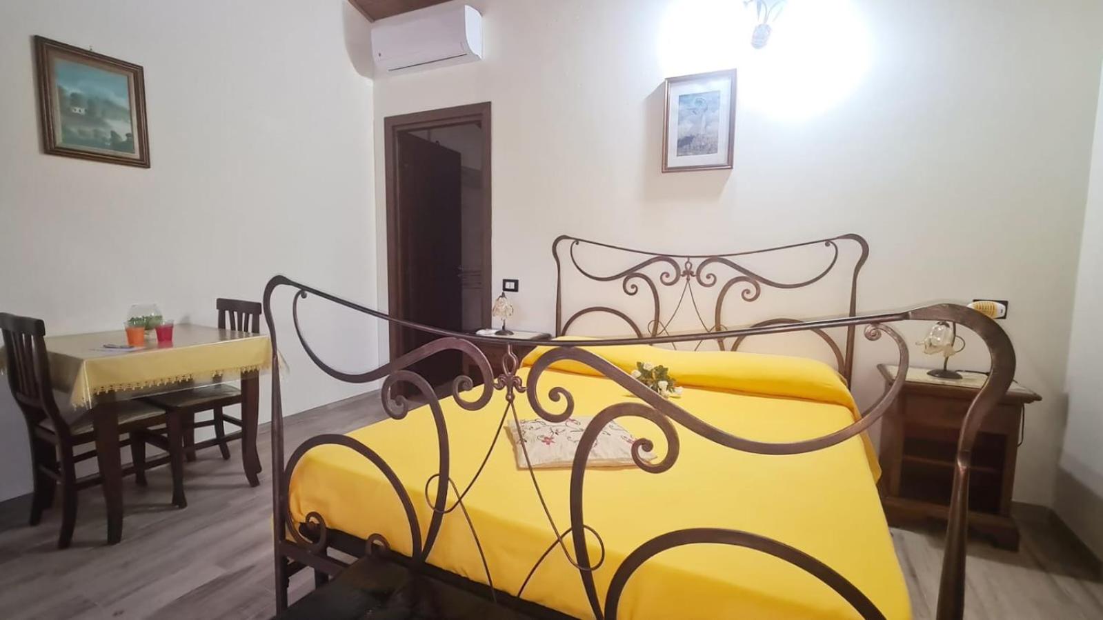One-Bedroom House - Photo 9