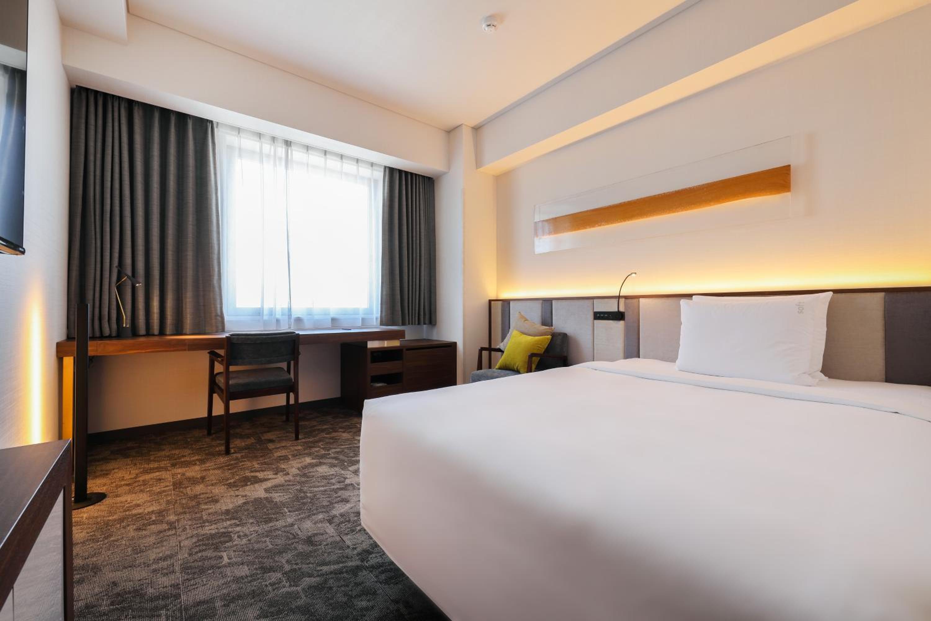 Standard Double Room - High Floor/Non-Smoking - Photo 1
