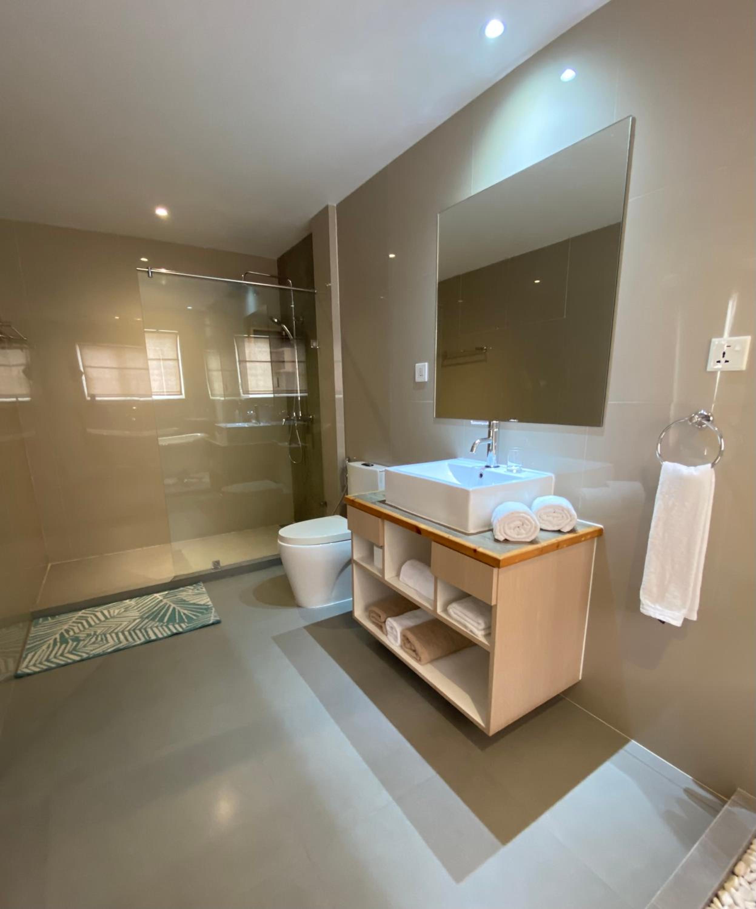 Suite with Bath Tub, Balcony and Sea View - Photo 2