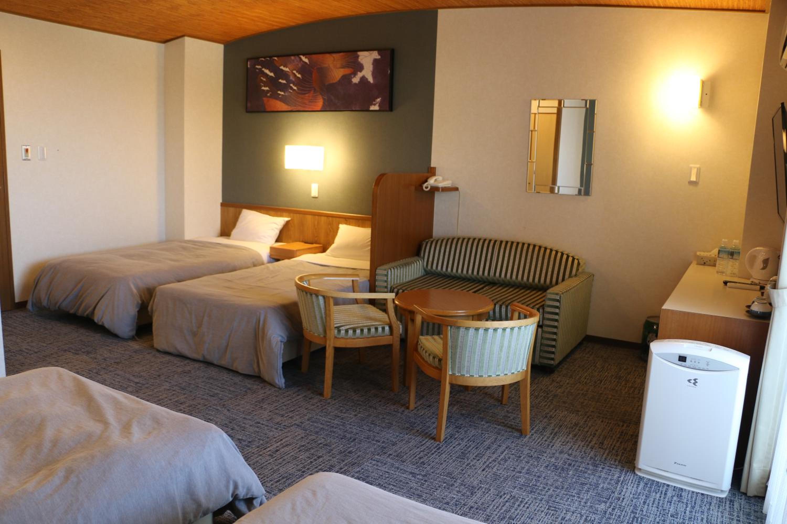 Family Room with Sea View - Non-Smoking photo 3