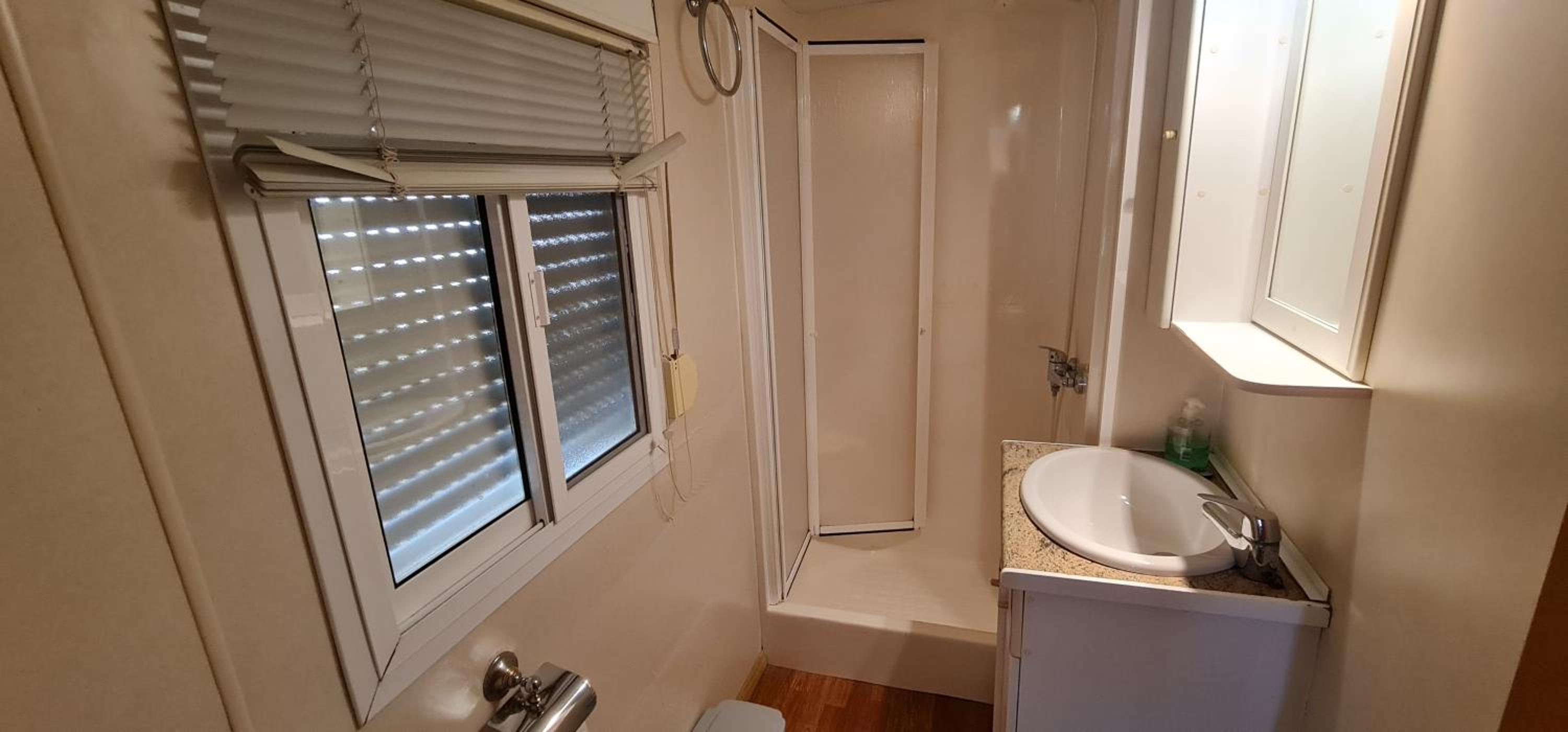Mobile Home photo 2