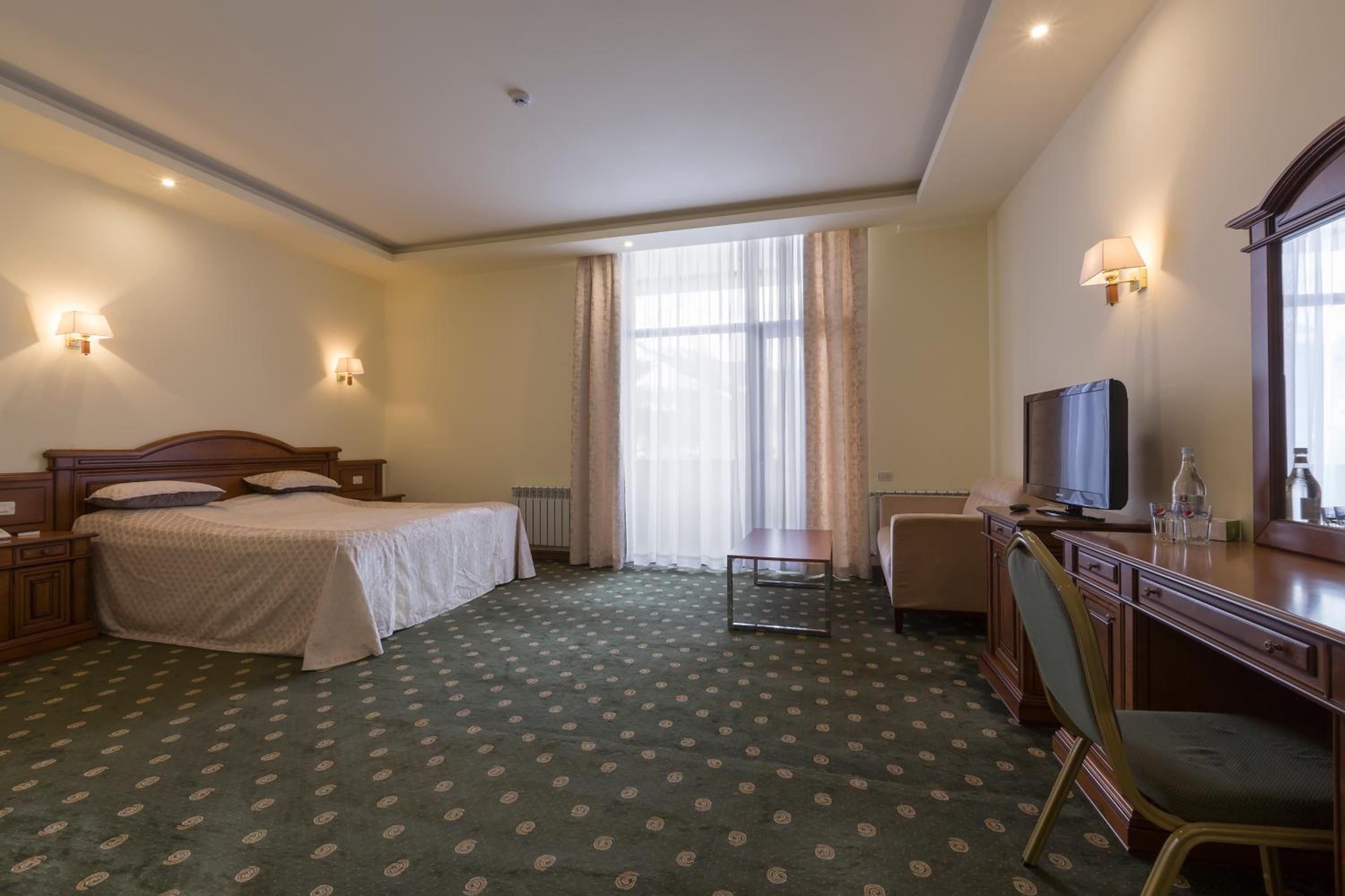Large Double Room photo 1