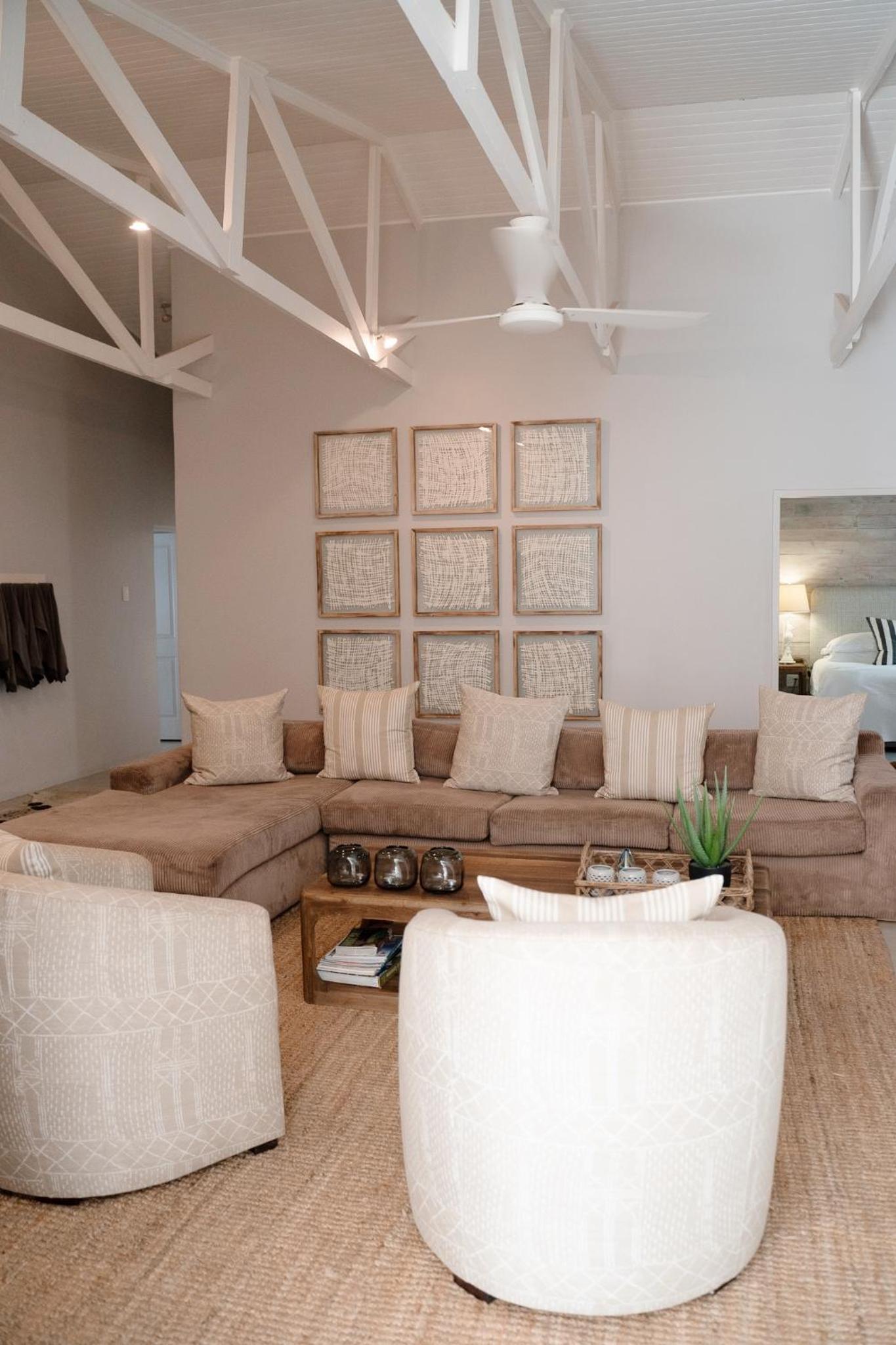 Villa with Private Pool - Photo 29