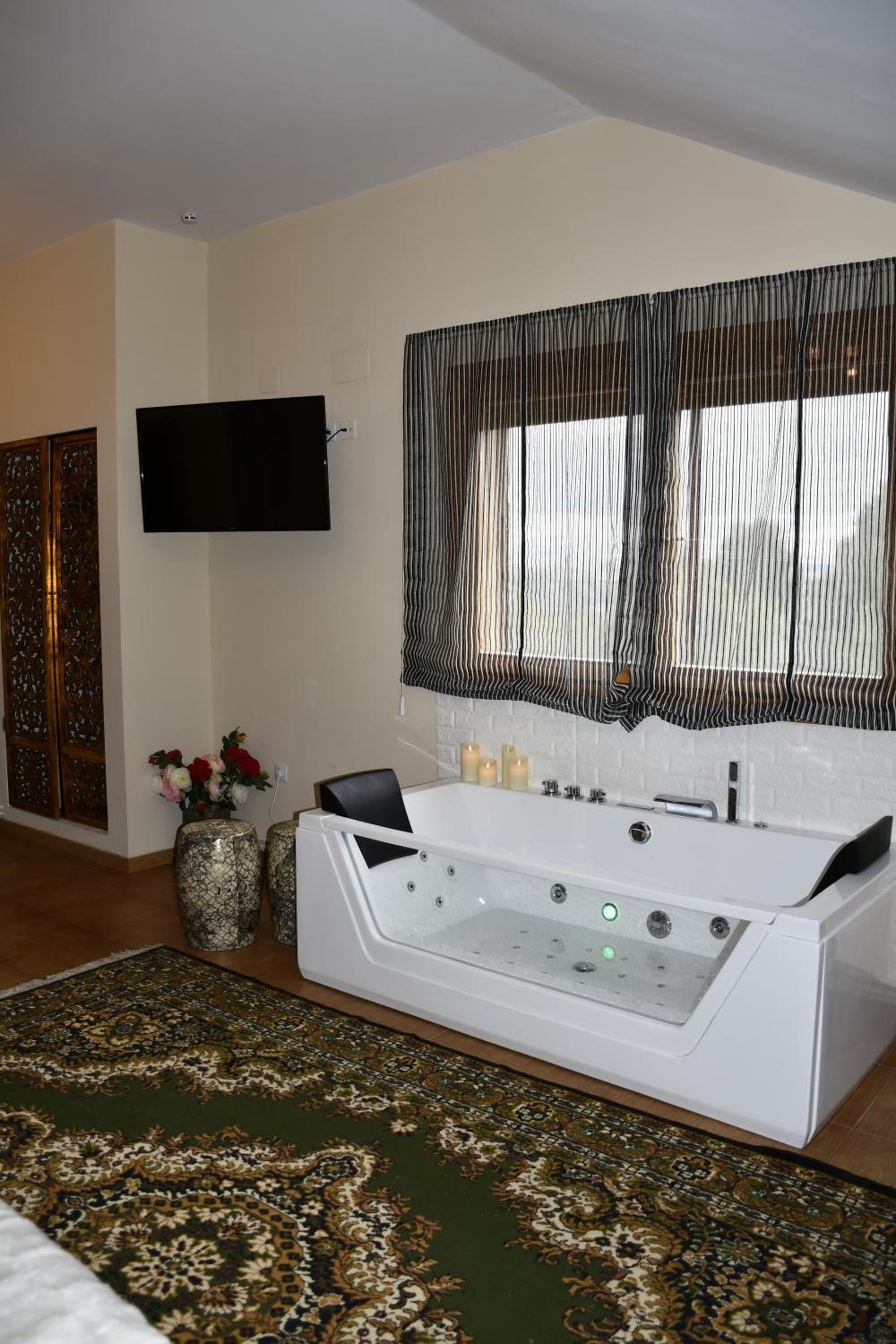 Double Room with Spa Bath photo 2