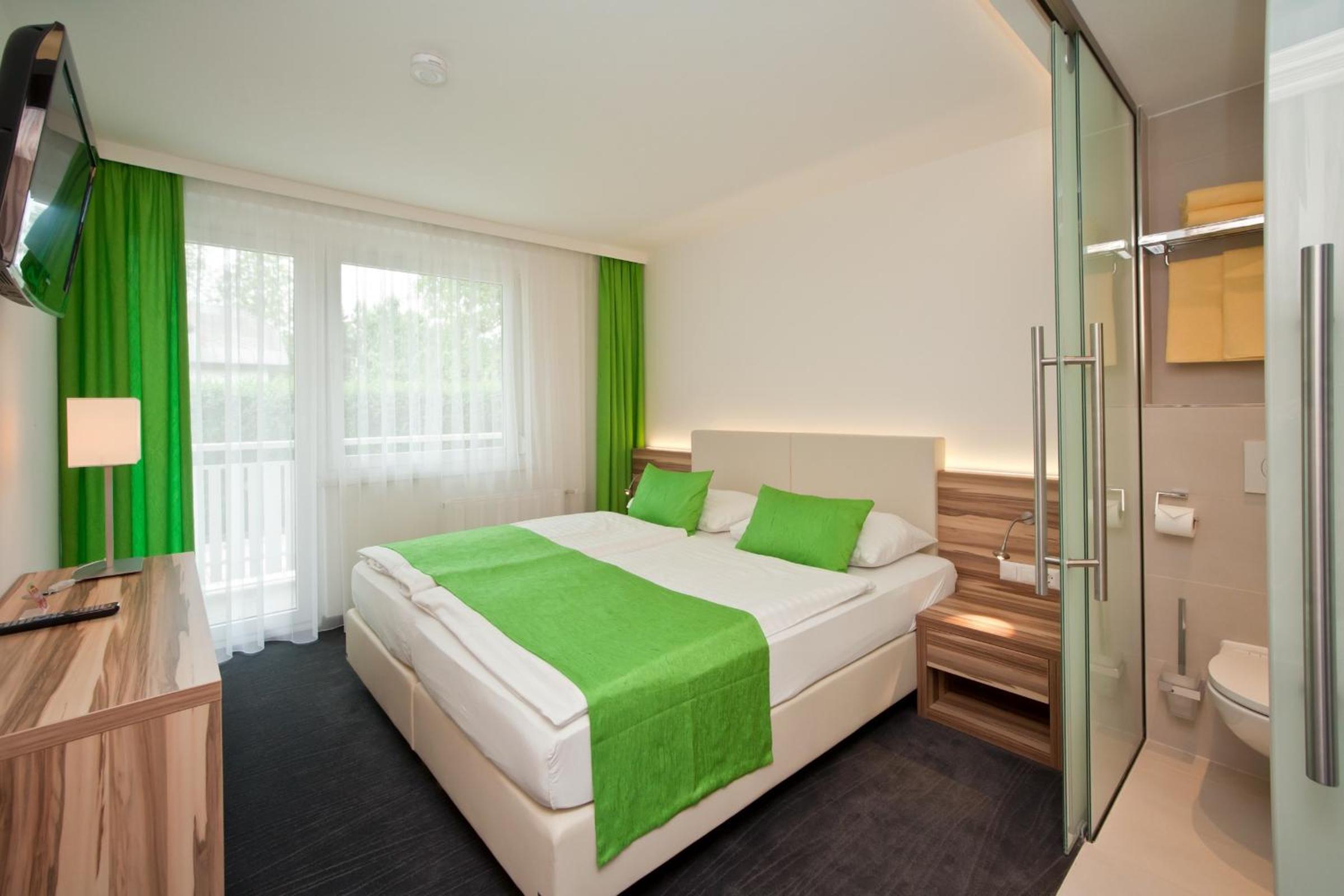 Double Room with Balcony photo 2