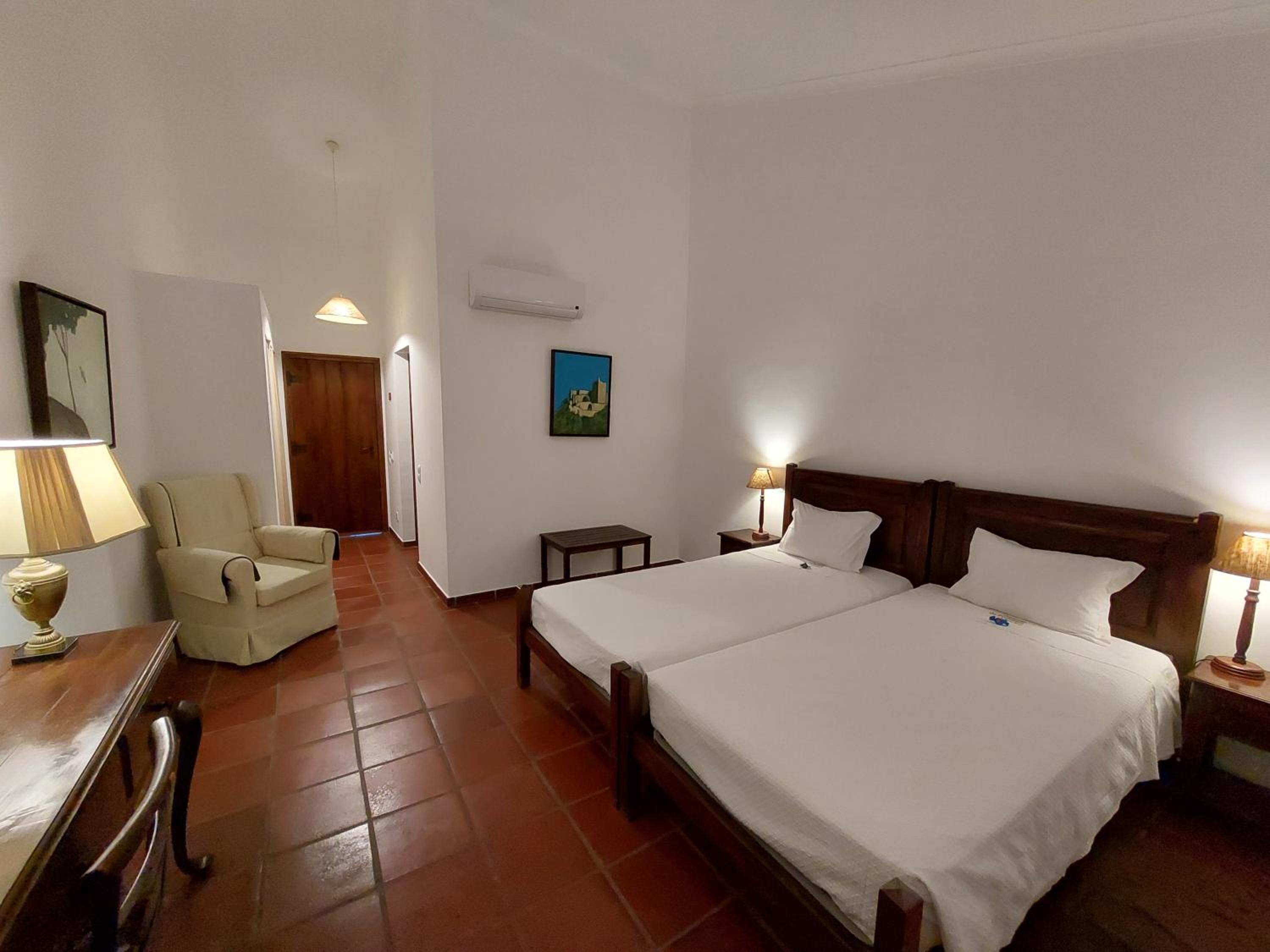 Twin Room - Photo 3
