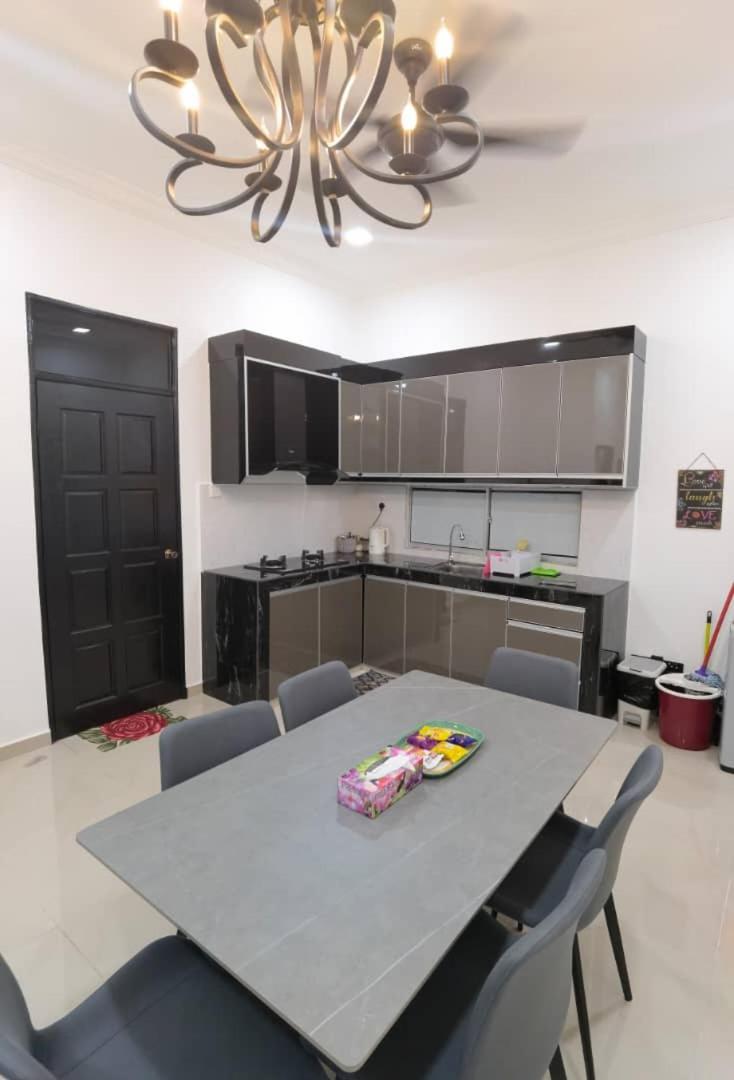 Three-Bedroom House photo 2