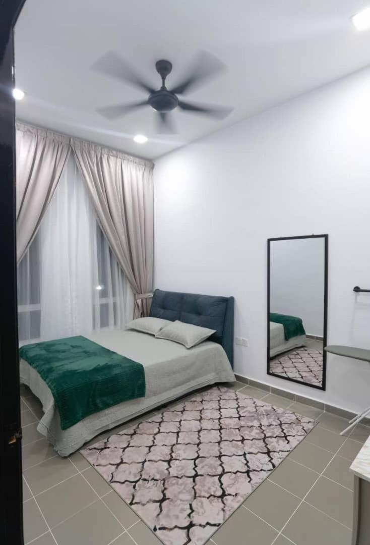 Three-Bedroom House photo 3