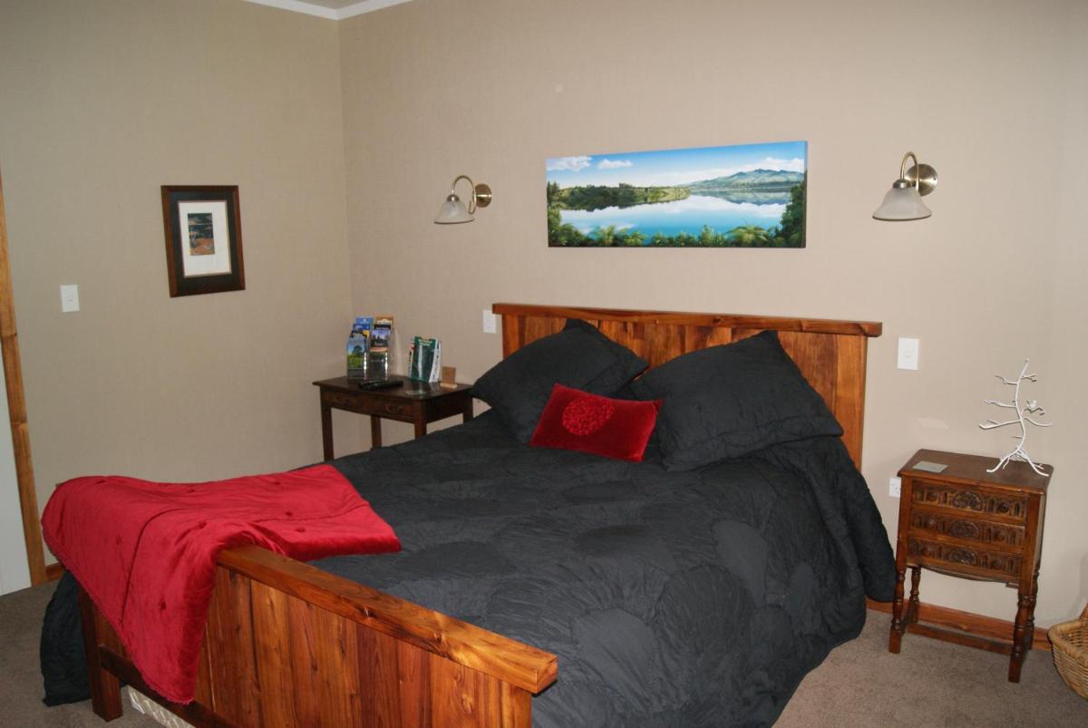 Queen Room with Private Bathroom