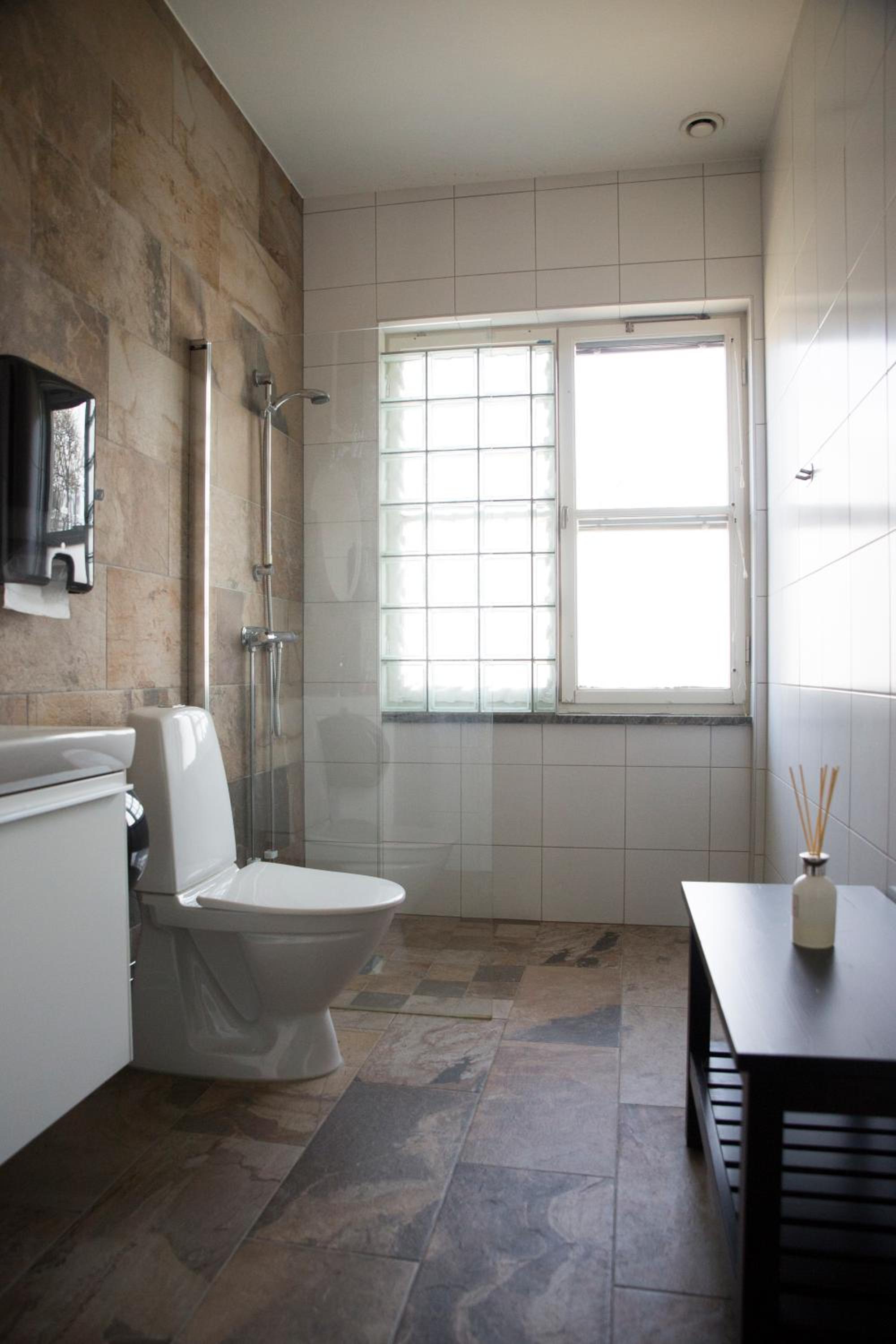 Single Room with Shared Shower and Toilet photo 2