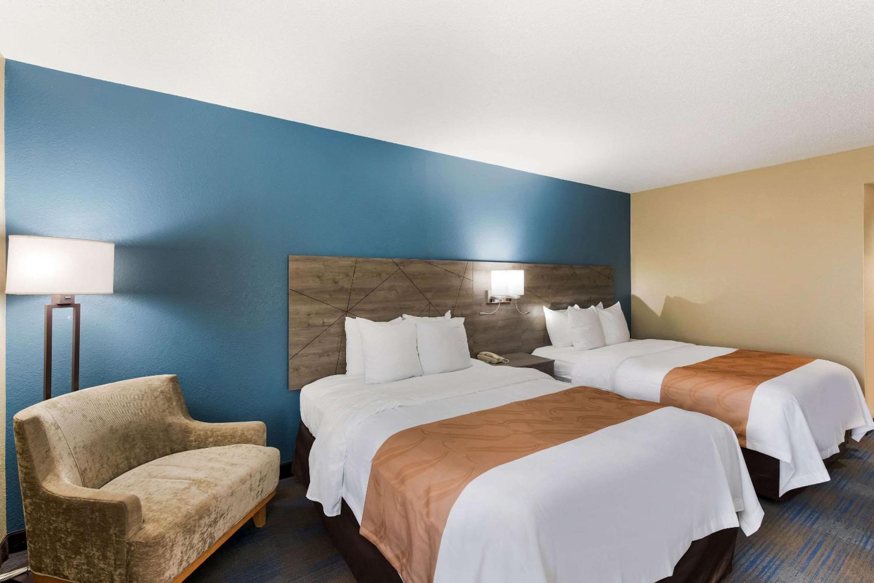 Double Room with Two Double Beds - Smoking photo 1